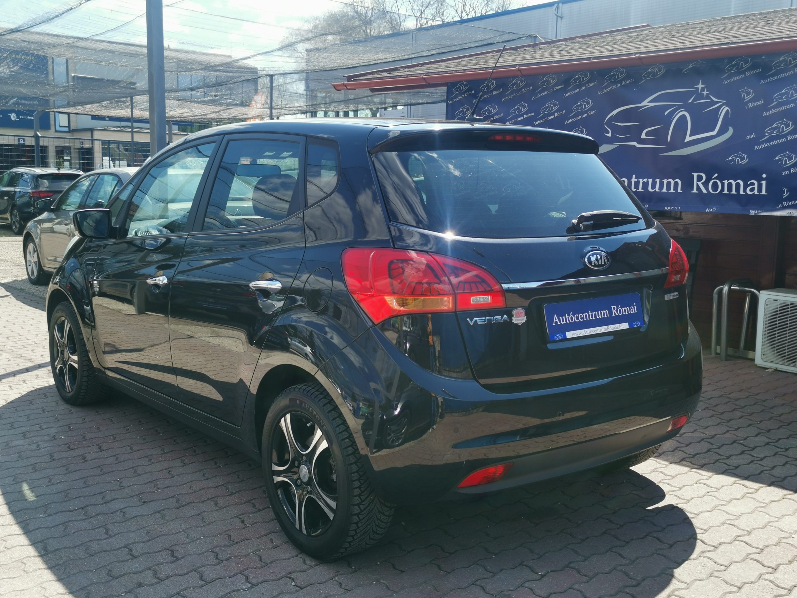 KIA VENGA 1.4 CVVT Limitált 2. Tulaj. DIGIT KLÍMA. FÉLBŐR BELSŐ. ÜLÉSFŰTÉS. PARKRADAR