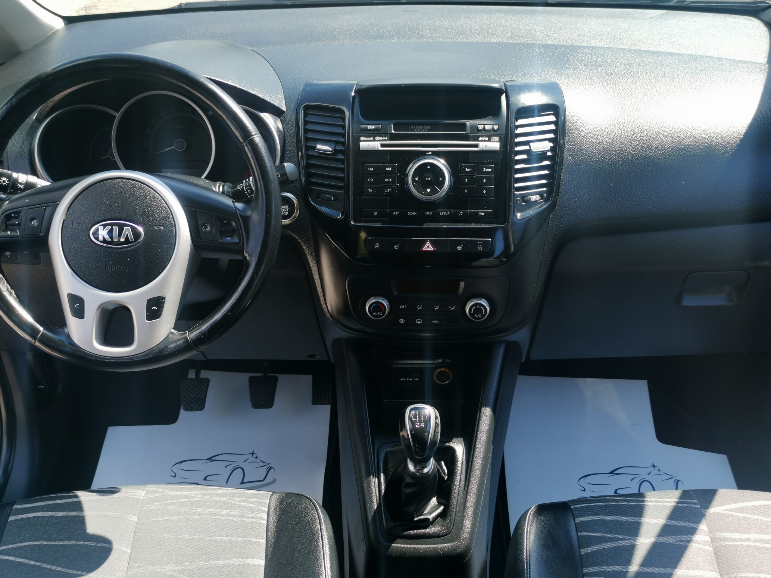 KIA VENGA 1.4 CVVT Limitált 2. Tulaj. DIGIT KLÍMA. FÉLBŐR BELSŐ. ÜLÉSFŰTÉS. PARKRADAR