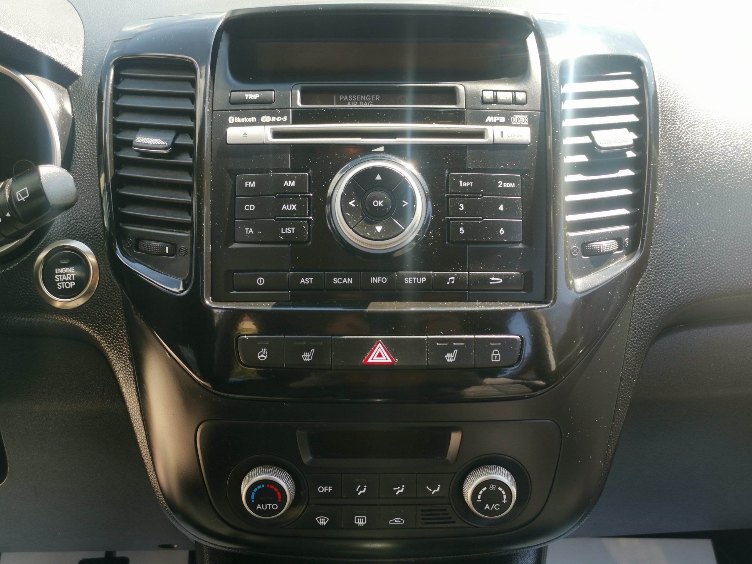 KIA VENGA 1.4 CVVT Limitált 2. Tulaj. DIGIT KLÍMA. FÉLBŐR BELSŐ. ÜLÉSFŰTÉS. PARKRADAR