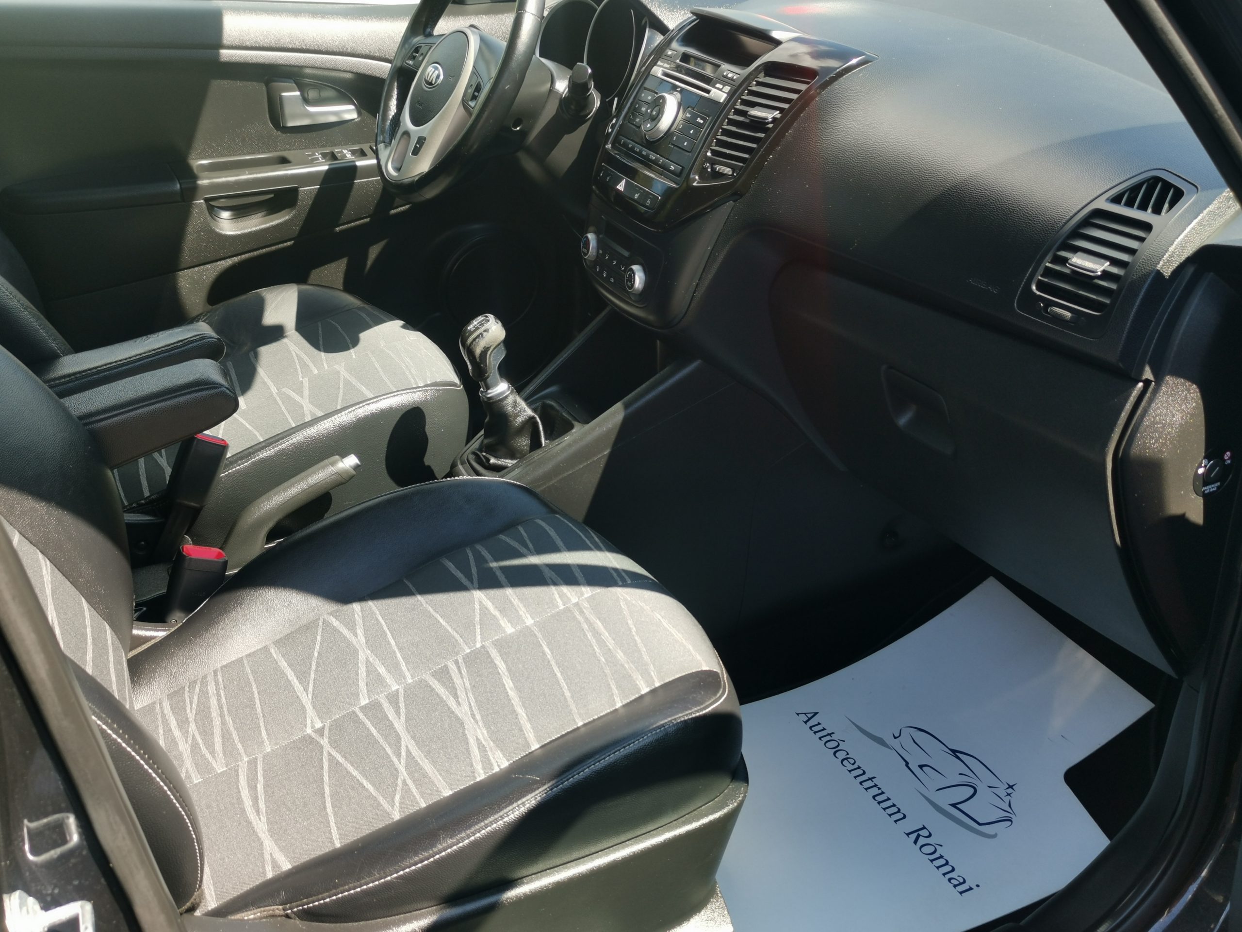 KIA VENGA 1.4 CVVT Limitált 2. Tulaj. DIGIT KLÍMA. FÉLBŐR BELSŐ. ÜLÉSFŰTÉS. PARKRADAR