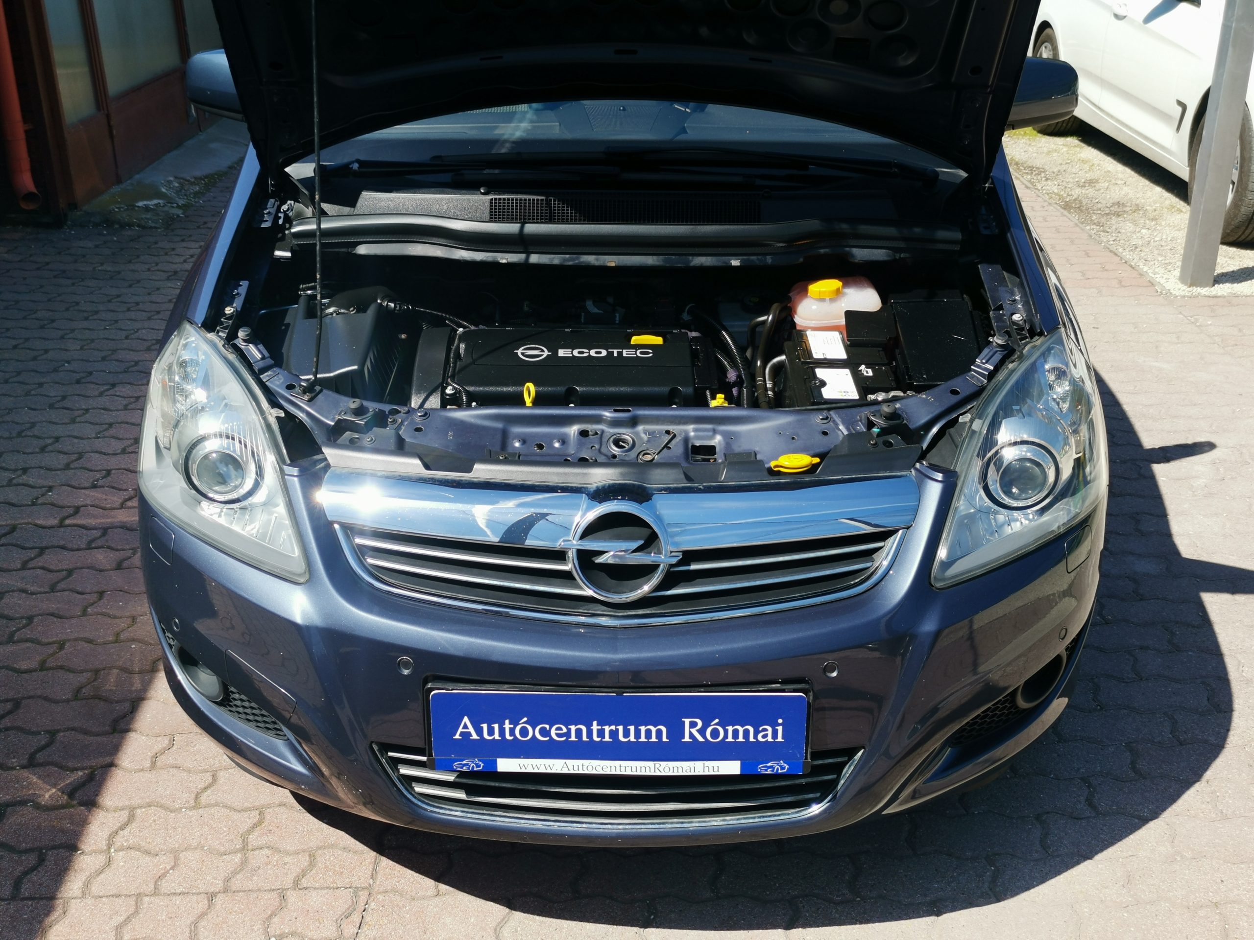 OPEL ZAFIRA B 1.8 Cosmo 133.000km! 2. Tulaj. Szervizkönyv! FÉLBŐR BELSŐ. NAVIGÁCIÓ. XENON. TEMPOMAT