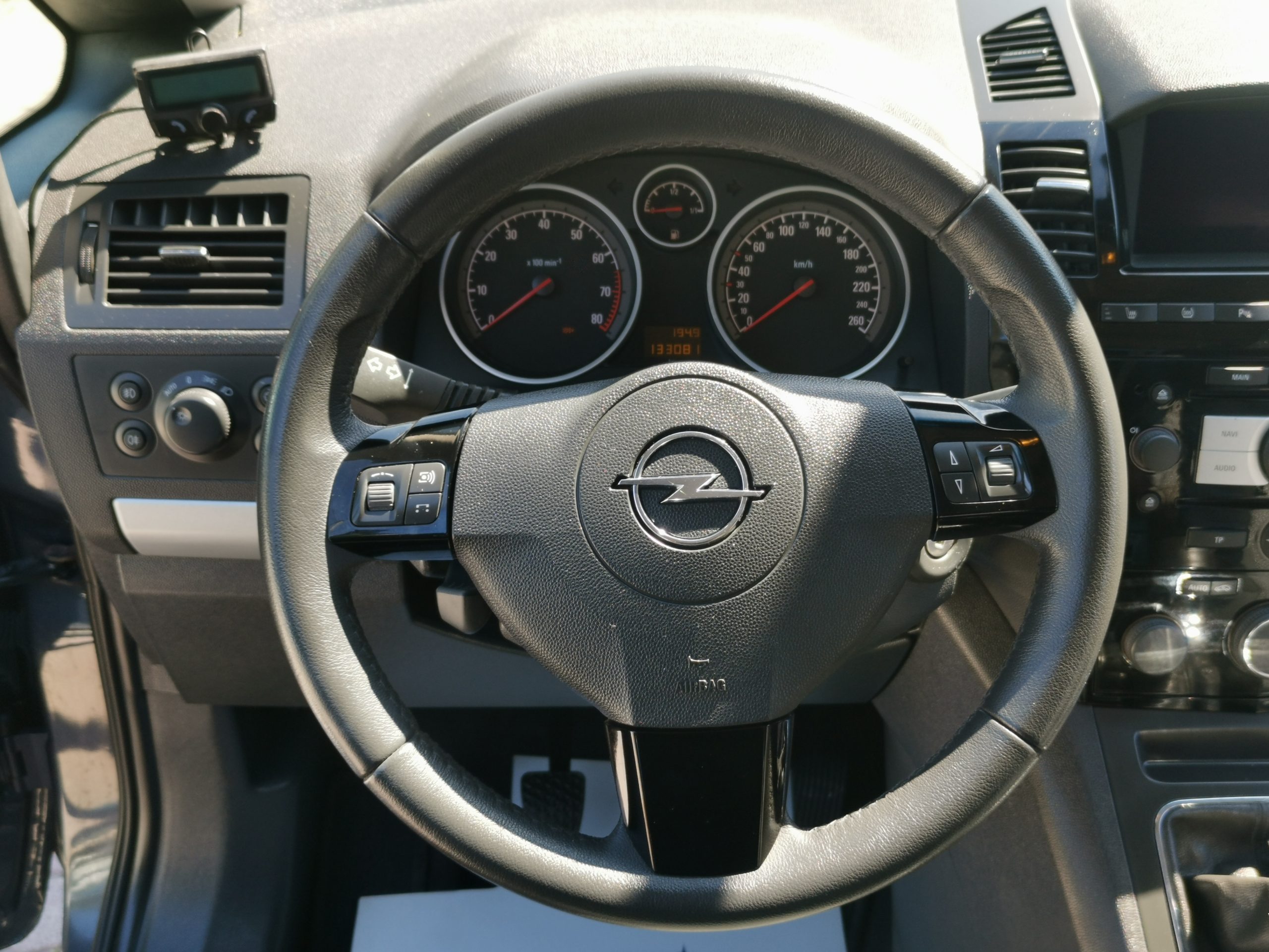 OPEL ZAFIRA B 1.8 Cosmo 133.000km! 2. Tulaj. Szervizkönyv! FÉLBŐR BELSŐ. NAVIGÁCIÓ. XENON. TEMPOMAT