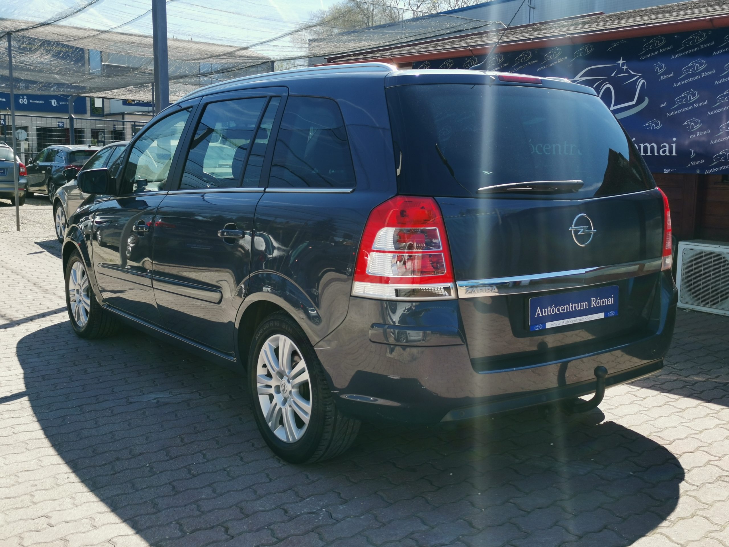 OPEL ZAFIRA B 1.8 Cosmo 133.000km! 2. Tulaj. Szervizkönyv! FÉLBŐR BELSŐ. NAVIGÁCIÓ. XENON. TEMPOMAT