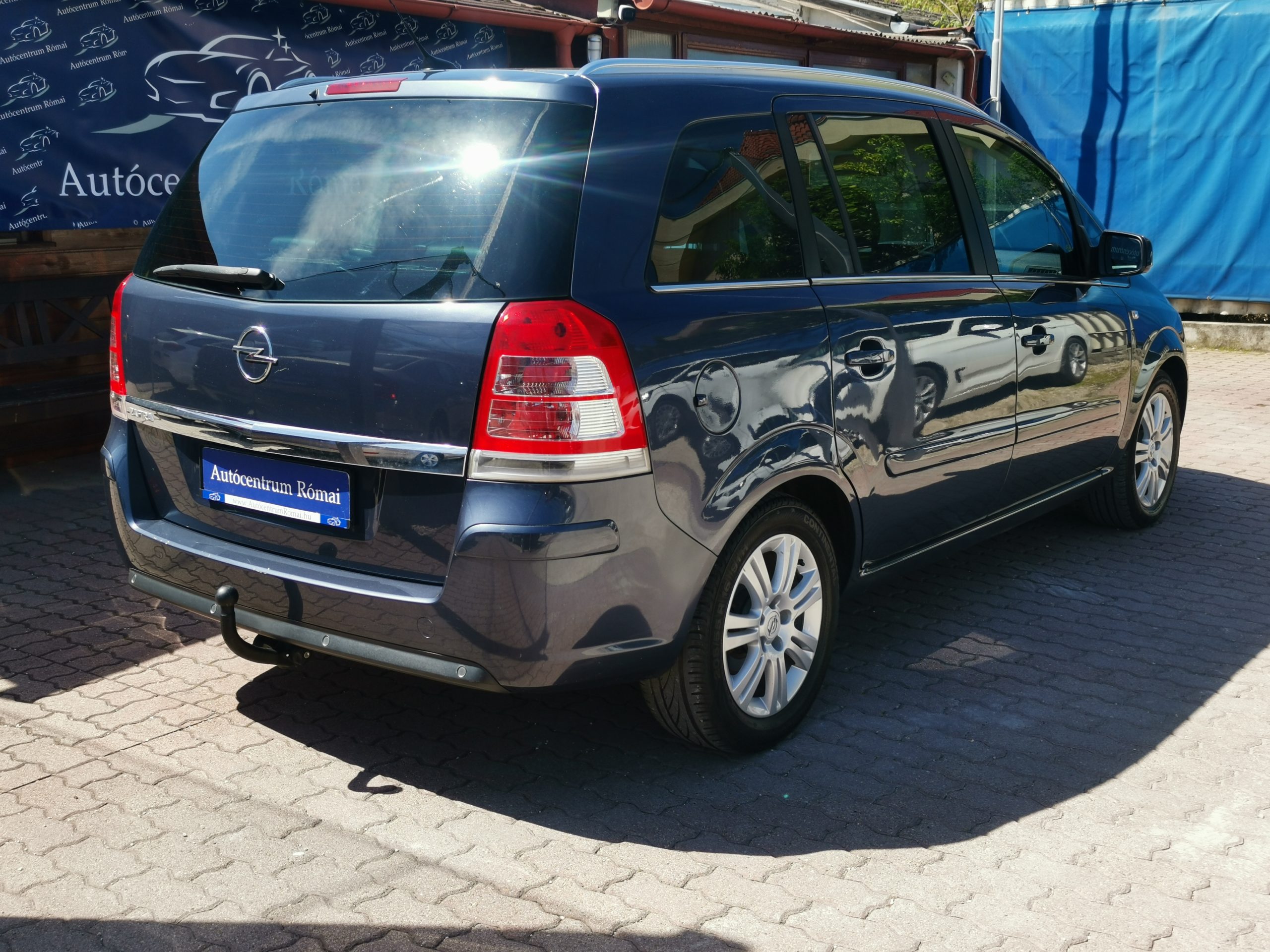OPEL ZAFIRA B 1.8 Cosmo 133.000km! 2. Tulaj. Szervizkönyv! FÉLBŐR BELSŐ. NAVIGÁCIÓ. XENON. TEMPOMAT