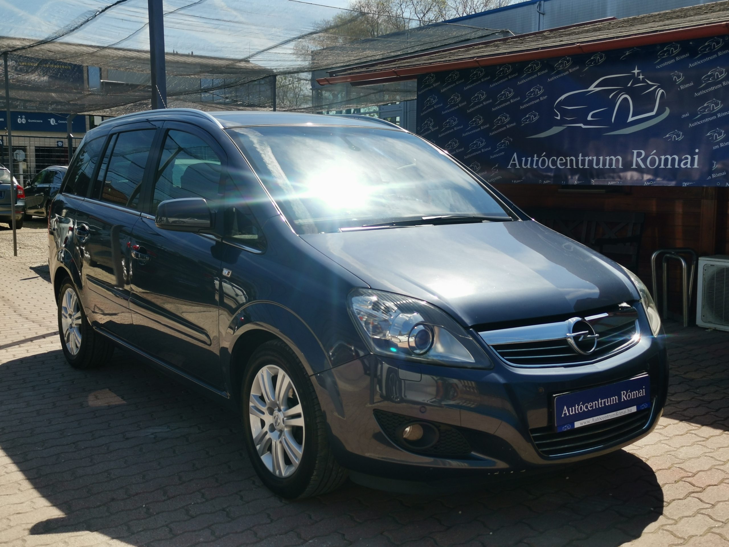 OPEL ZAFIRA B 1.8 Cosmo 133.000km! 2. Tulaj. Szervizkönyv! FÉLBŐR BELSŐ. NAVIGÁCIÓ. XENON. TEMPOMAT