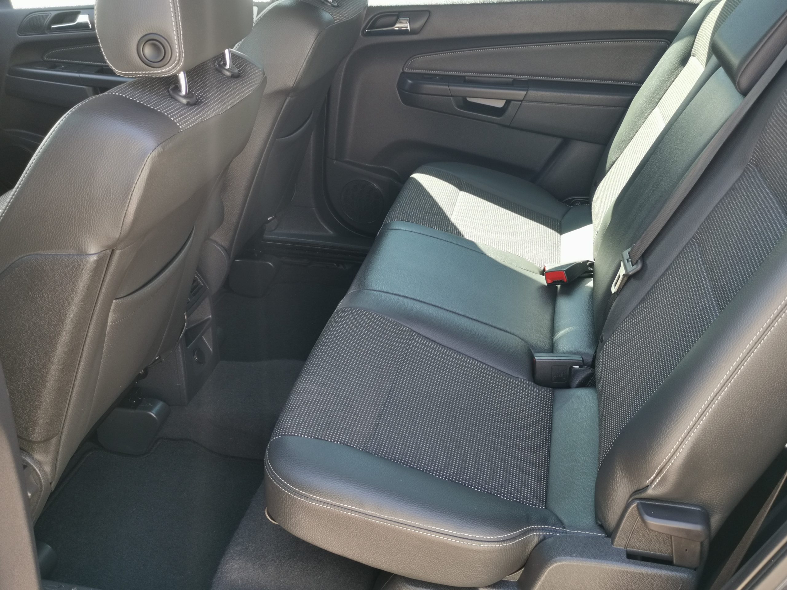 OPEL ZAFIRA B 1.8 Cosmo 133.000km! 2. Tulaj. Szervizkönyv! FÉLBŐR BELSŐ. NAVIGÁCIÓ. XENON. TEMPOMAT