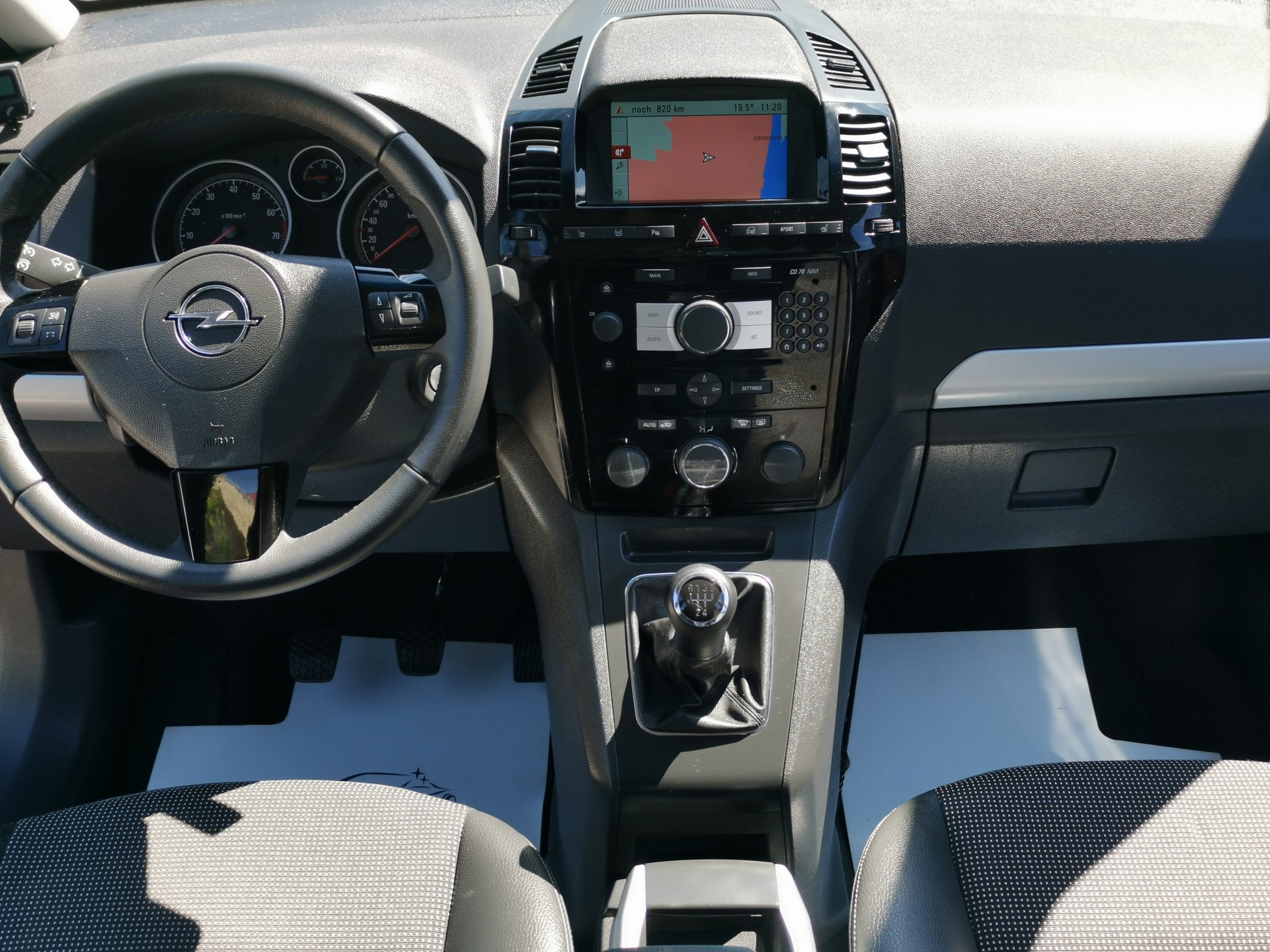 OPEL ZAFIRA B 1.8 Cosmo 133.000km! 2. Tulaj. Szervizkönyv! FÉLBŐR BELSŐ. NAVIGÁCIÓ. XENON. TEMPOMAT