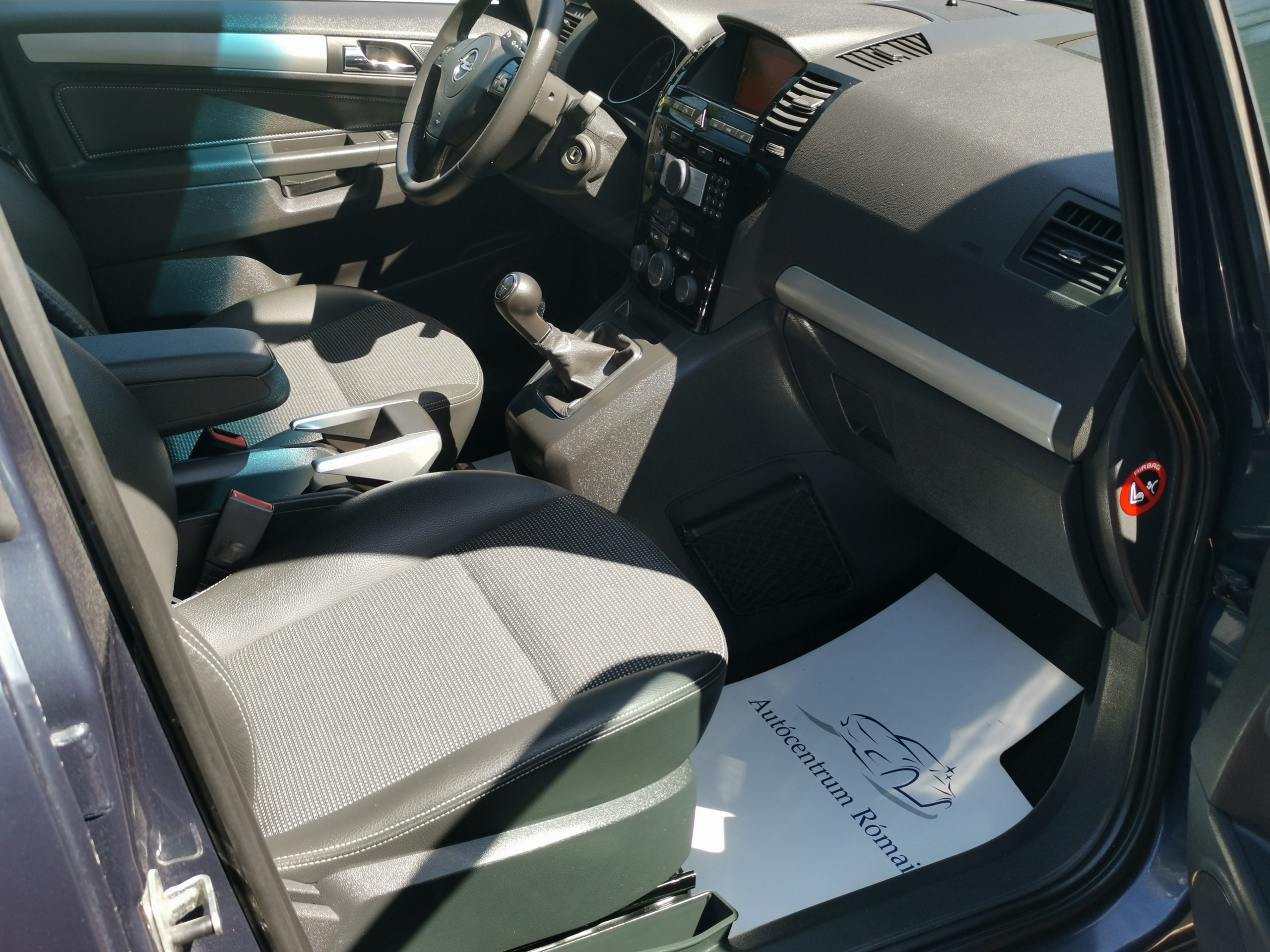 OPEL ZAFIRA B 1.8 Cosmo 133.000km! 2. Tulaj. Szervizkönyv! FÉLBŐR BELSŐ. NAVIGÁCIÓ. XENON. TEMPOMAT