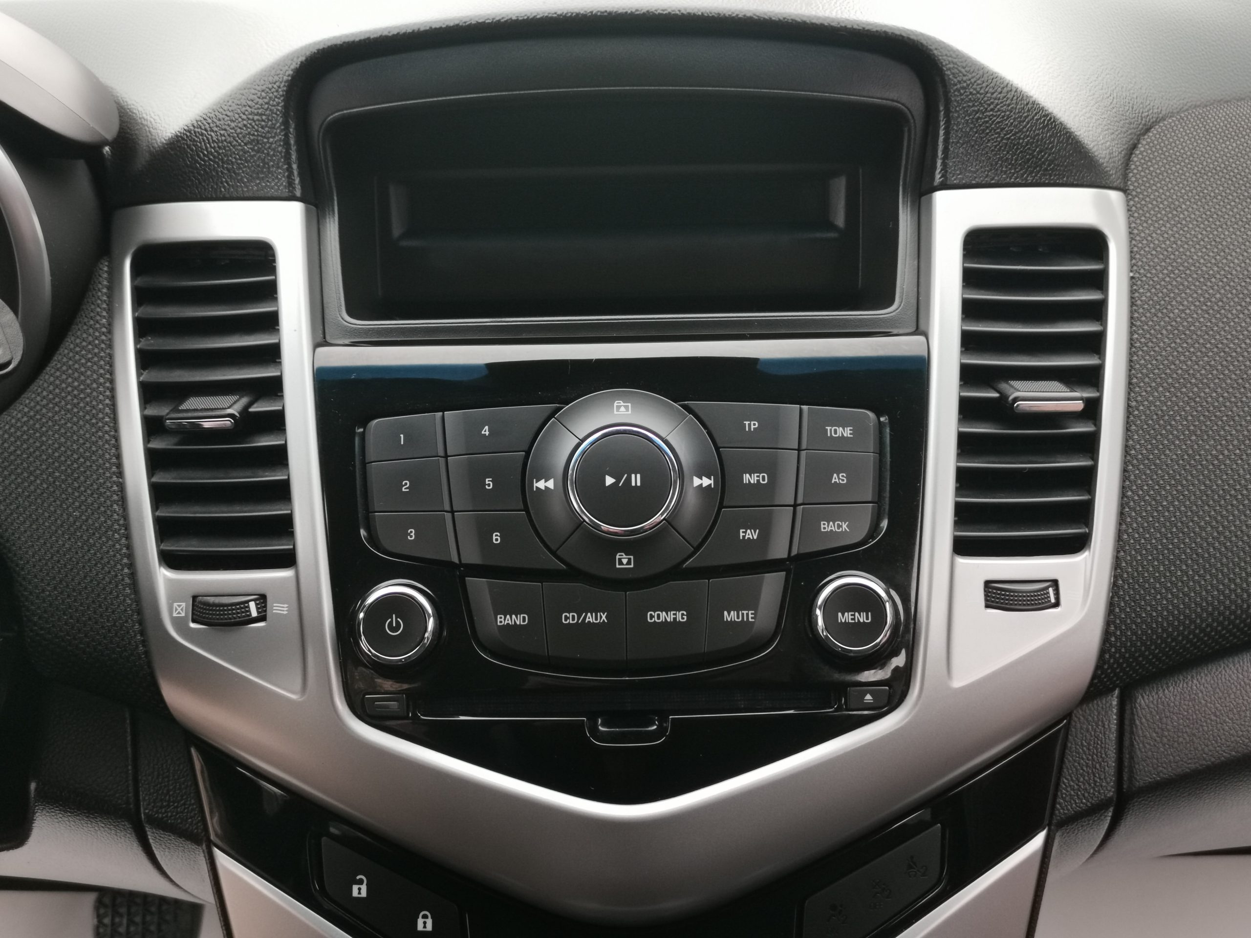 CHEVROLET CRUZE 1.8 LT Plus 104.000km! TEMPOMAT. PARKRADAR. KÖDLÁMPA. ALUFELNI