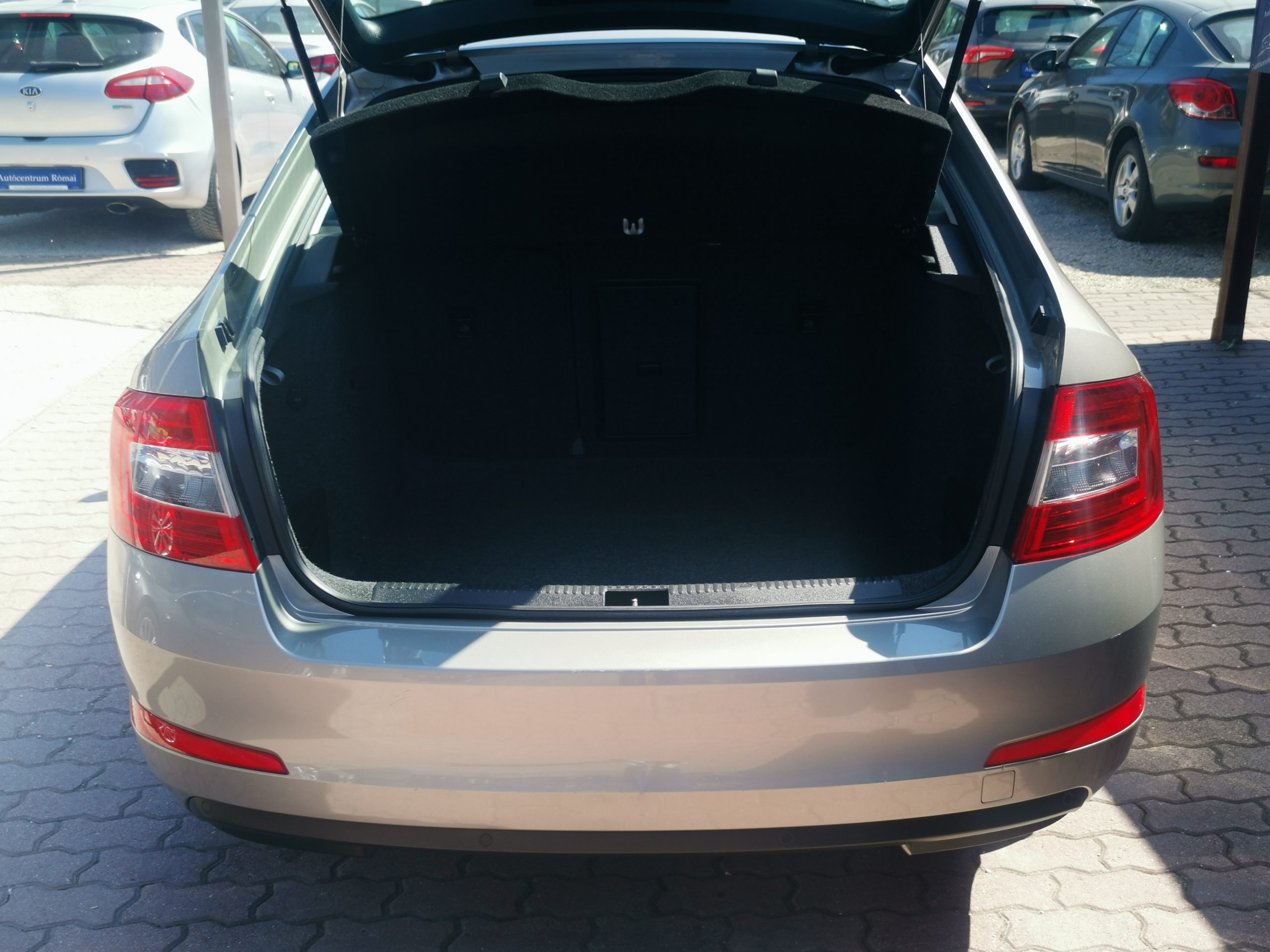 SKODA OCTAVIA 1.4 TSI Elegance DSG MO.-i. 1. Tulaj. Szervizkönyv! ÜLÉSFŰTÉS. TEMPOMAT. ALUFELNI. KÖDLÁMPA