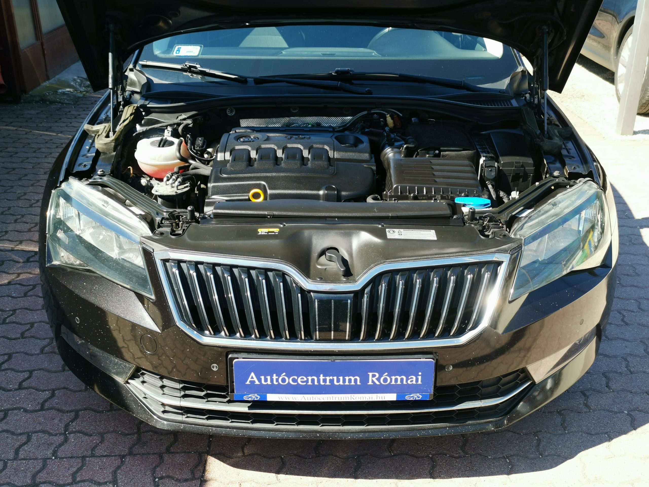 SKODA SUPERB Combi 2.0 TDI SCR Ambition DSG MO.-i. 1. Tulaj. TEMPOMAT. ÜLÉSFŰTÉS. PARKRADAR. ALUFELNI