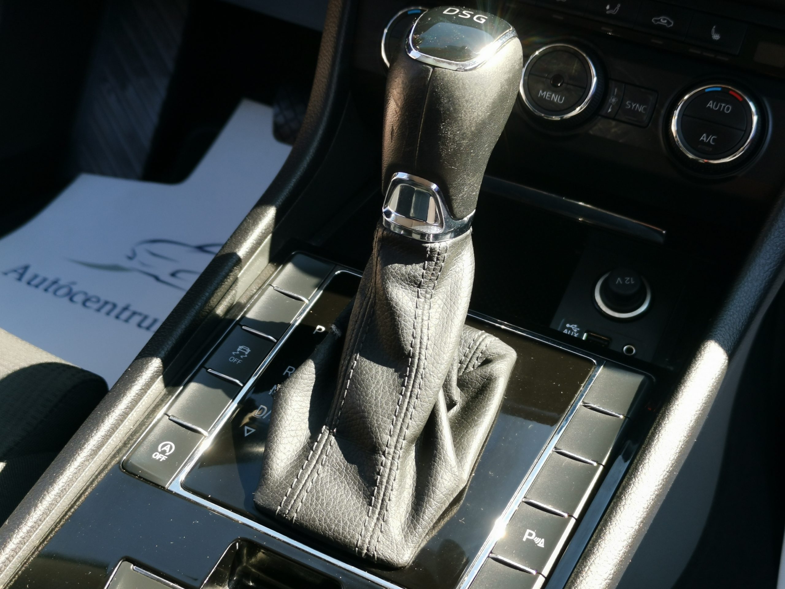 SKODA SUPERB Combi 2.0 TDI SCR Ambition DSG MO.-i. 1. Tulaj. TEMPOMAT. ÜLÉSFŰTÉS. PARKRADAR. ALUFELNI