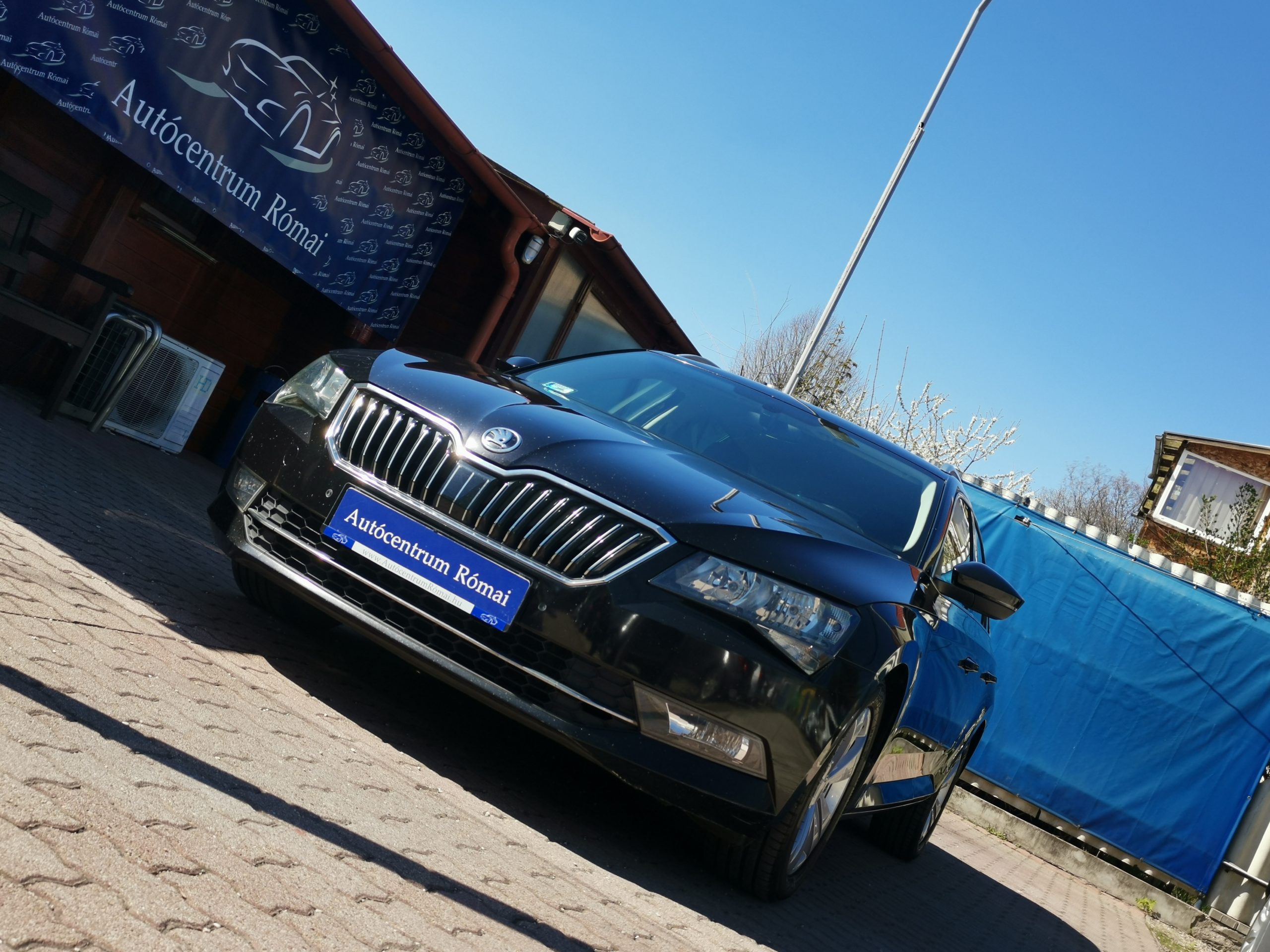 SKODA SUPERB Combi 2.0 TDI SCR Ambition DSG MO.-i. 1. Tulaj. TEMPOMAT. ÜLÉSFŰTÉS. PARKRADAR. ALUFELNI