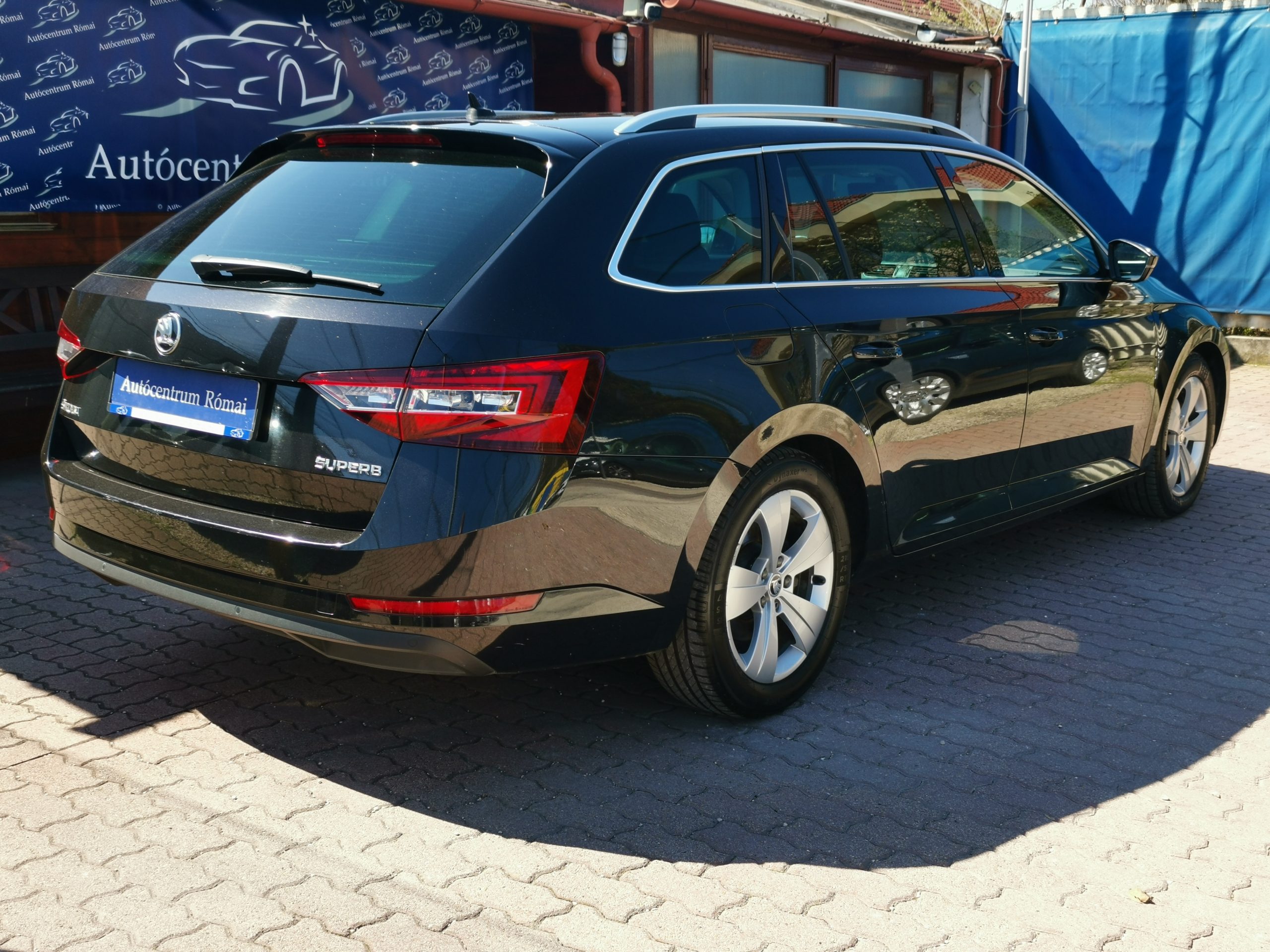 SKODA SUPERB Combi 2.0 TDI SCR Ambition DSG MO.-i. 1. Tulaj. TEMPOMAT. ÜLÉSFŰTÉS. PARKRADAR. ALUFELNI