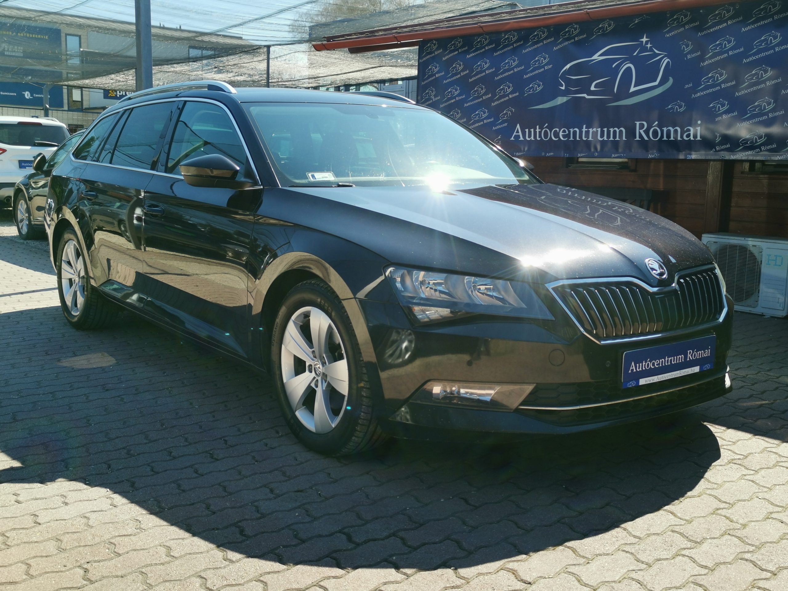 SKODA SUPERB Combi 2.0 TDI SCR Ambition DSG MO.-i. 1. Tulaj. TEMPOMAT. ÜLÉSFŰTÉS. PARKRADAR. ALUFELNI