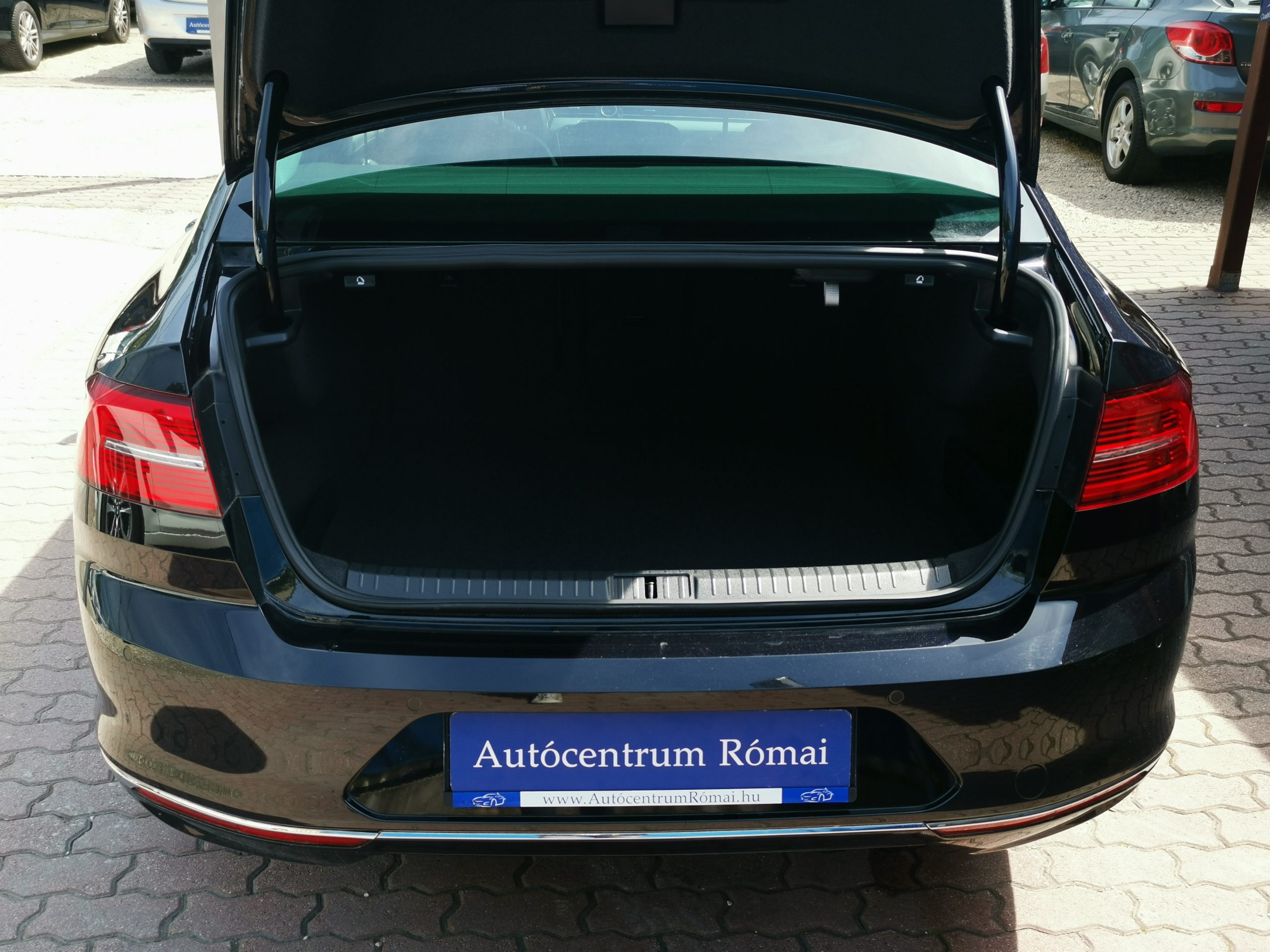 VOLKSWAGEN PASSAT VIII 2.0 TDI BMT Highline DSG 112.000km! MO.-i. 1. Tulaj. Szervizkönyv! FÉLBŐR. LED. NAVIGÁCIÓ