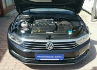 VOLKSWAGEN PASSAT VIII 2.0 TDI BMT Highline DSG 112.000km! MO.-i. 1. Tulaj. Szervizkönyv! FÉLBŐR. LED. NAVIGÁCIÓ