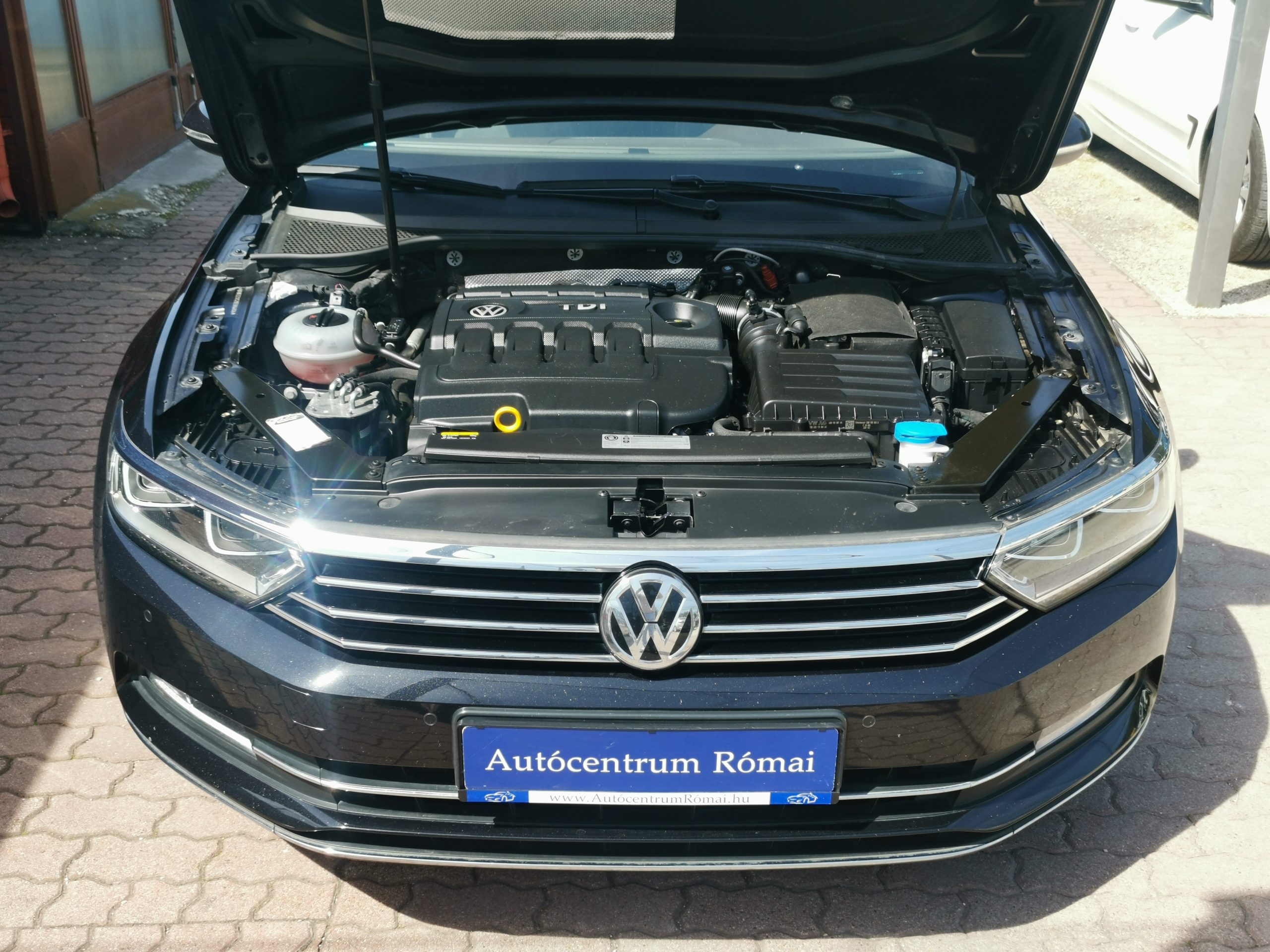 VOLKSWAGEN PASSAT VIII 2.0 TDI BMT Highline DSG 112.000km! MO.-i. 1. Tulaj. Szervizkönyv! FÉLBŐR. LED. NAVIGÁCIÓ