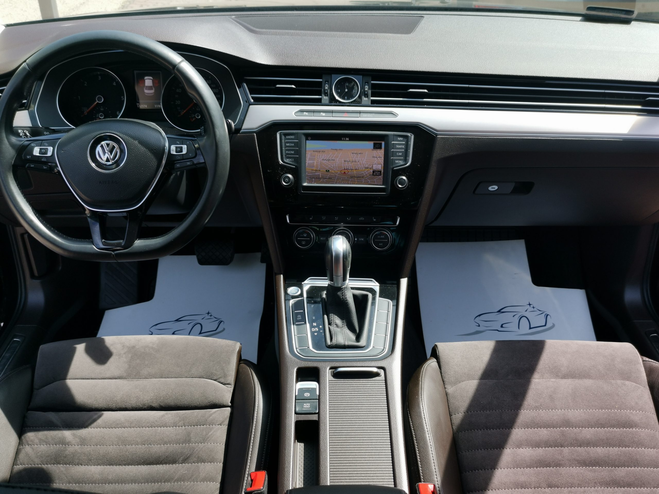 VOLKSWAGEN PASSAT VIII 2.0 TDI BMT Highline DSG 112.000km! MO.-i. 1. Tulaj. Szervizkönyv! FÉLBŐR. LED. NAVIGÁCIÓ