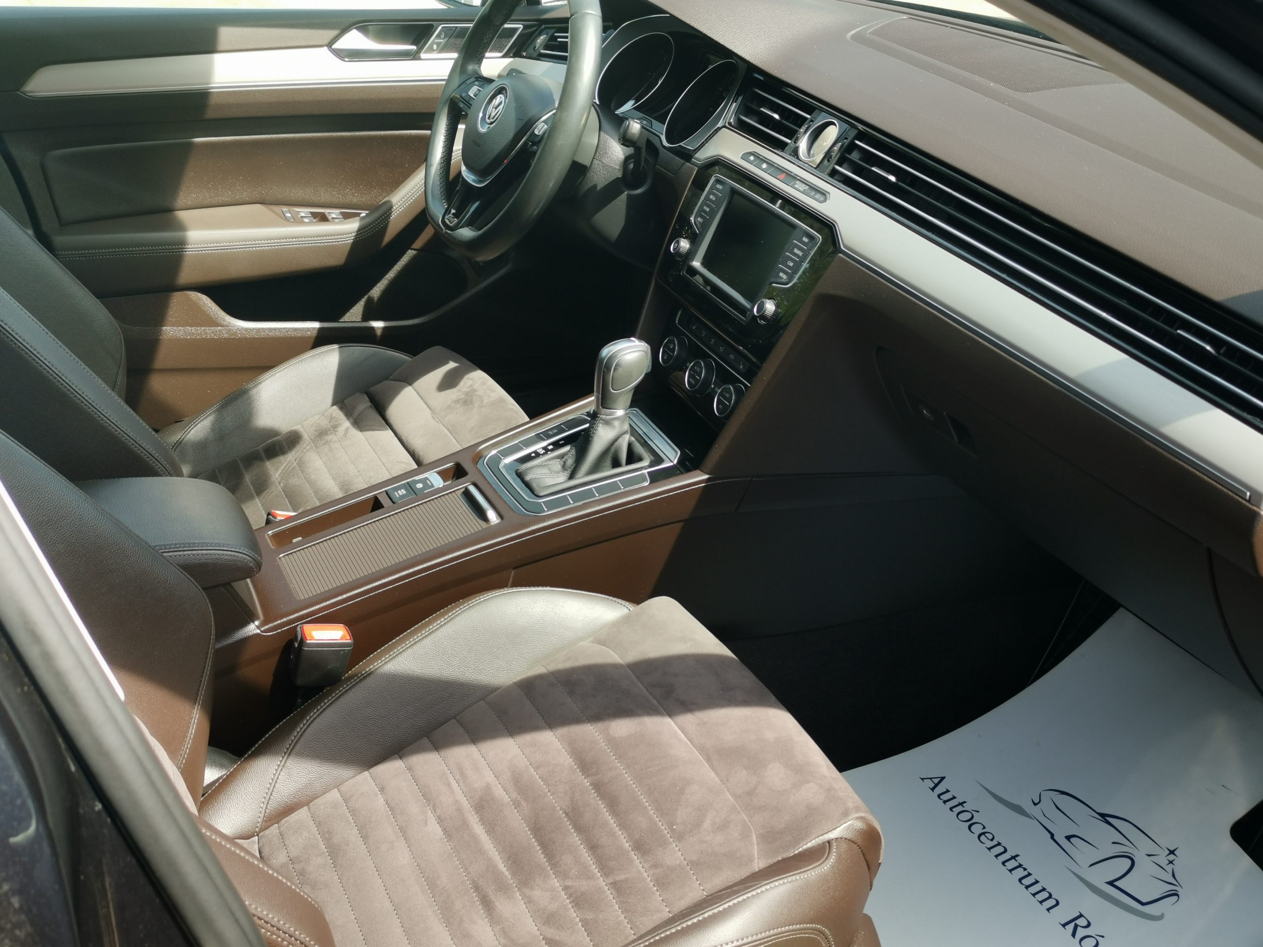 VOLKSWAGEN PASSAT VIII 2.0 TDI BMT Highline DSG 112.000km! MO.-i. 1. Tulaj. Szervizkönyv! FÉLBŐR. LED. NAVIGÁCIÓ