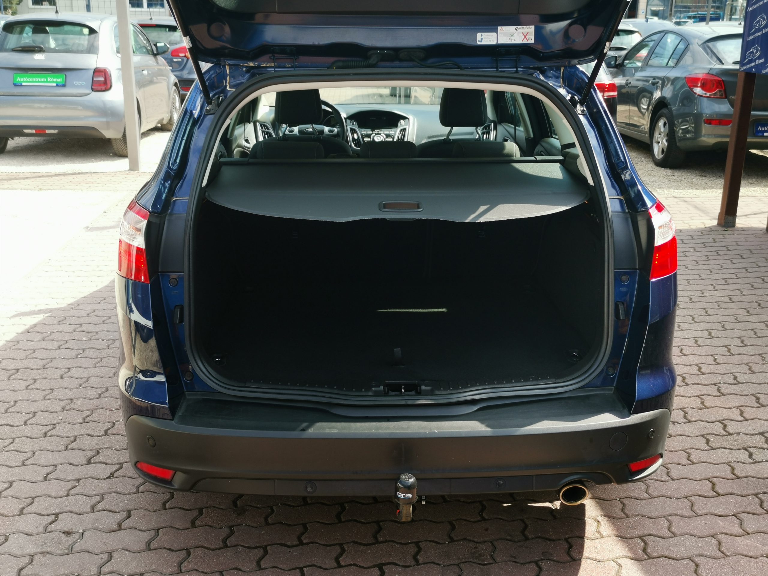 FORD FOCUS 1.6 SCTI Ecoboost Titanium 2. Tulaj. TEMPOMAT. PARKRADAR. ÜLÉSFŰTÉS. VONÓHOROG