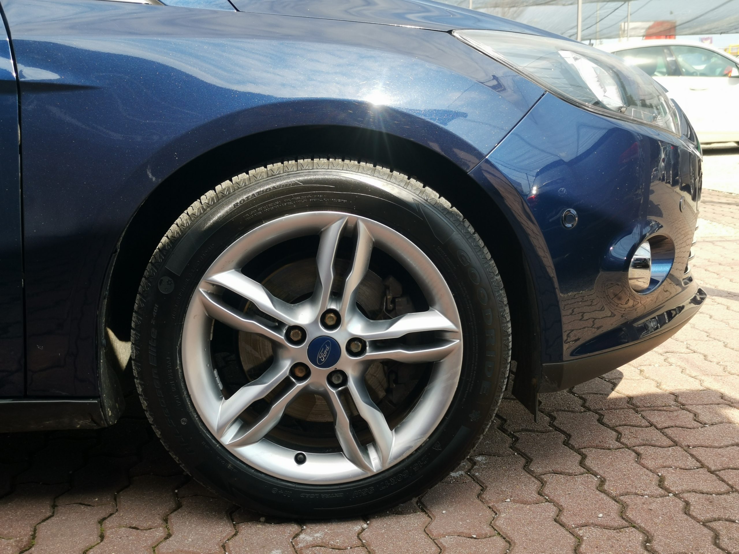 FORD FOCUS 1.6 SCTI Ecoboost Titanium 2. Tulaj. TEMPOMAT. PARKRADAR. ÜLÉSFŰTÉS. VONÓHOROG