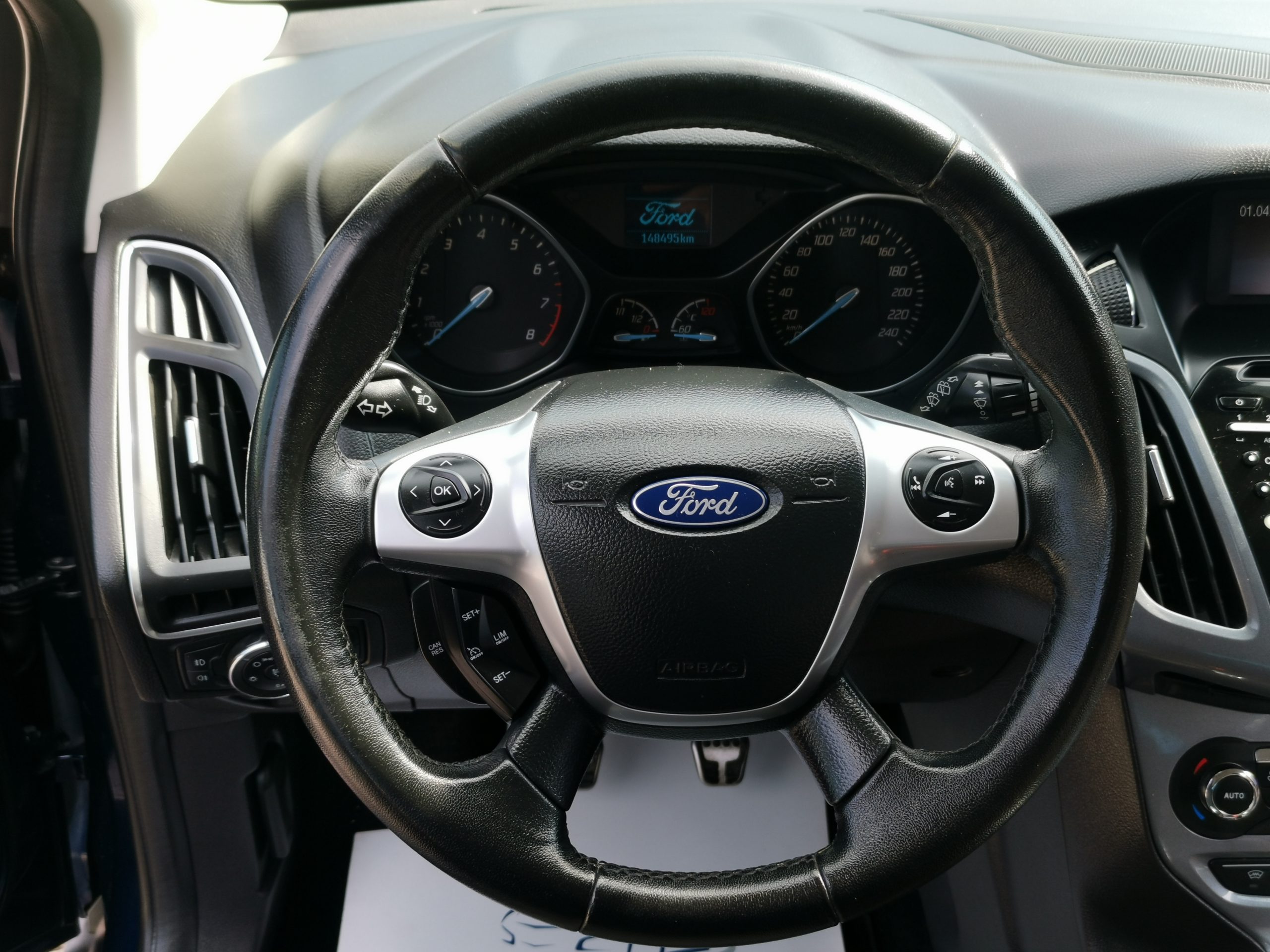FORD FOCUS 1.6 SCTI Ecoboost Titanium 2. Tulaj. TEMPOMAT. PARKRADAR. ÜLÉSFŰTÉS. VONÓHOROG