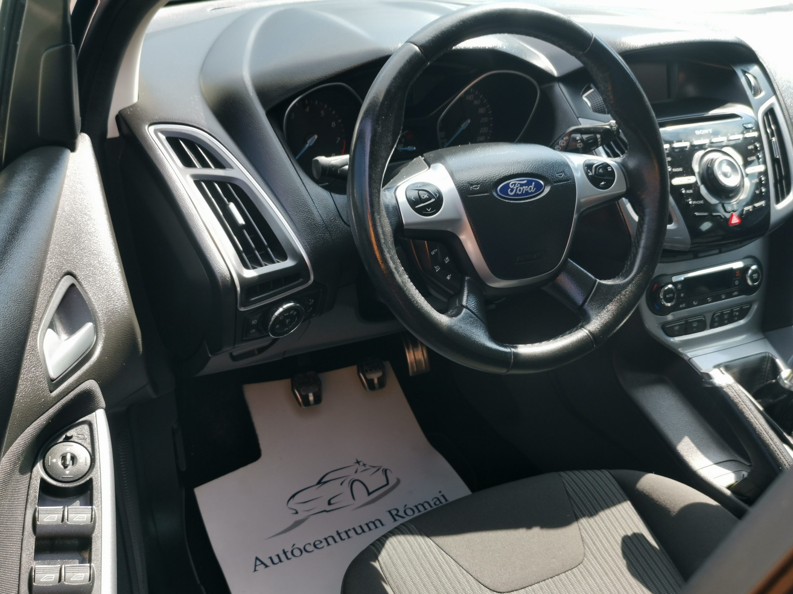 FORD FOCUS 1.6 SCTI Ecoboost Titanium 2. Tulaj. TEMPOMAT. PARKRADAR. ÜLÉSFŰTÉS. VONÓHOROG