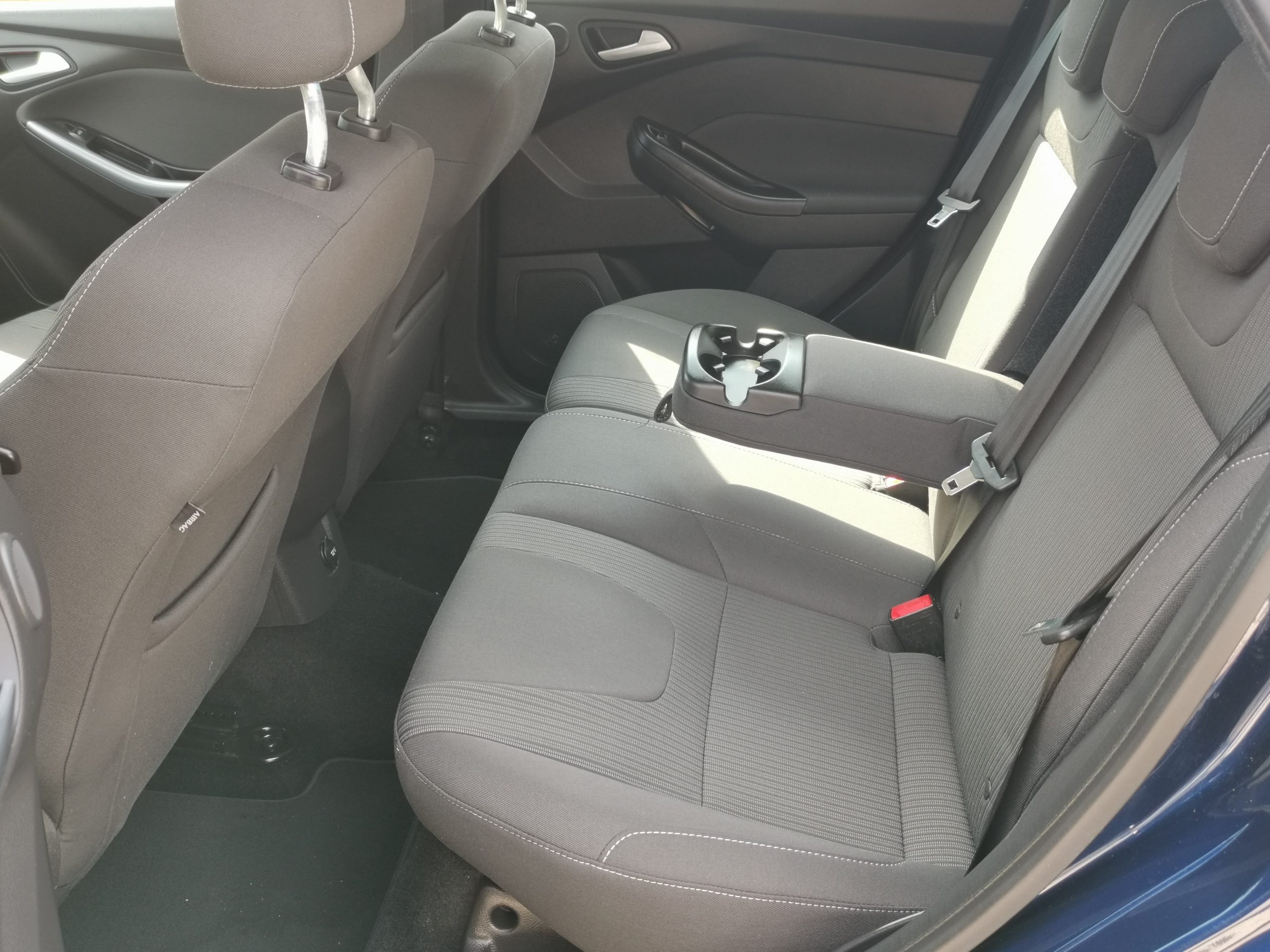 FORD FOCUS 1.6 SCTI Ecoboost Titanium 2. Tulaj. TEMPOMAT. PARKRADAR. ÜLÉSFŰTÉS. VONÓHOROG