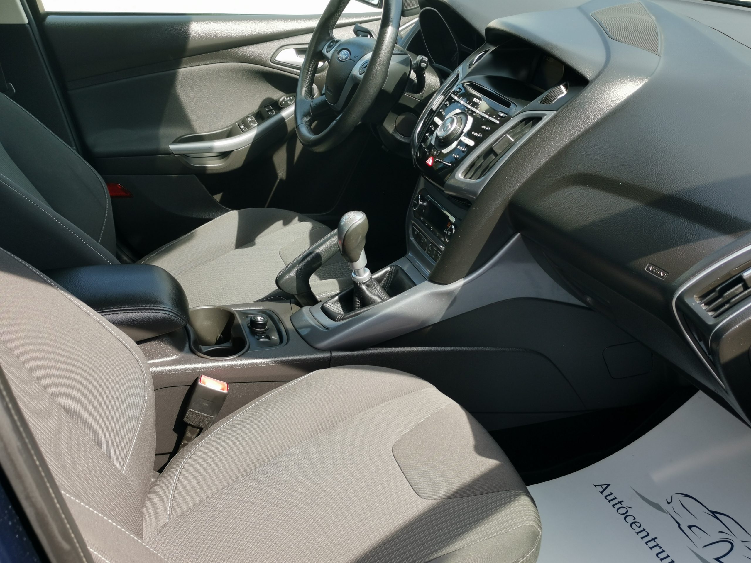 FORD FOCUS 1.6 SCTI Ecoboost Titanium 2. Tulaj. TEMPOMAT. PARKRADAR. ÜLÉSFŰTÉS. VONÓHOROG