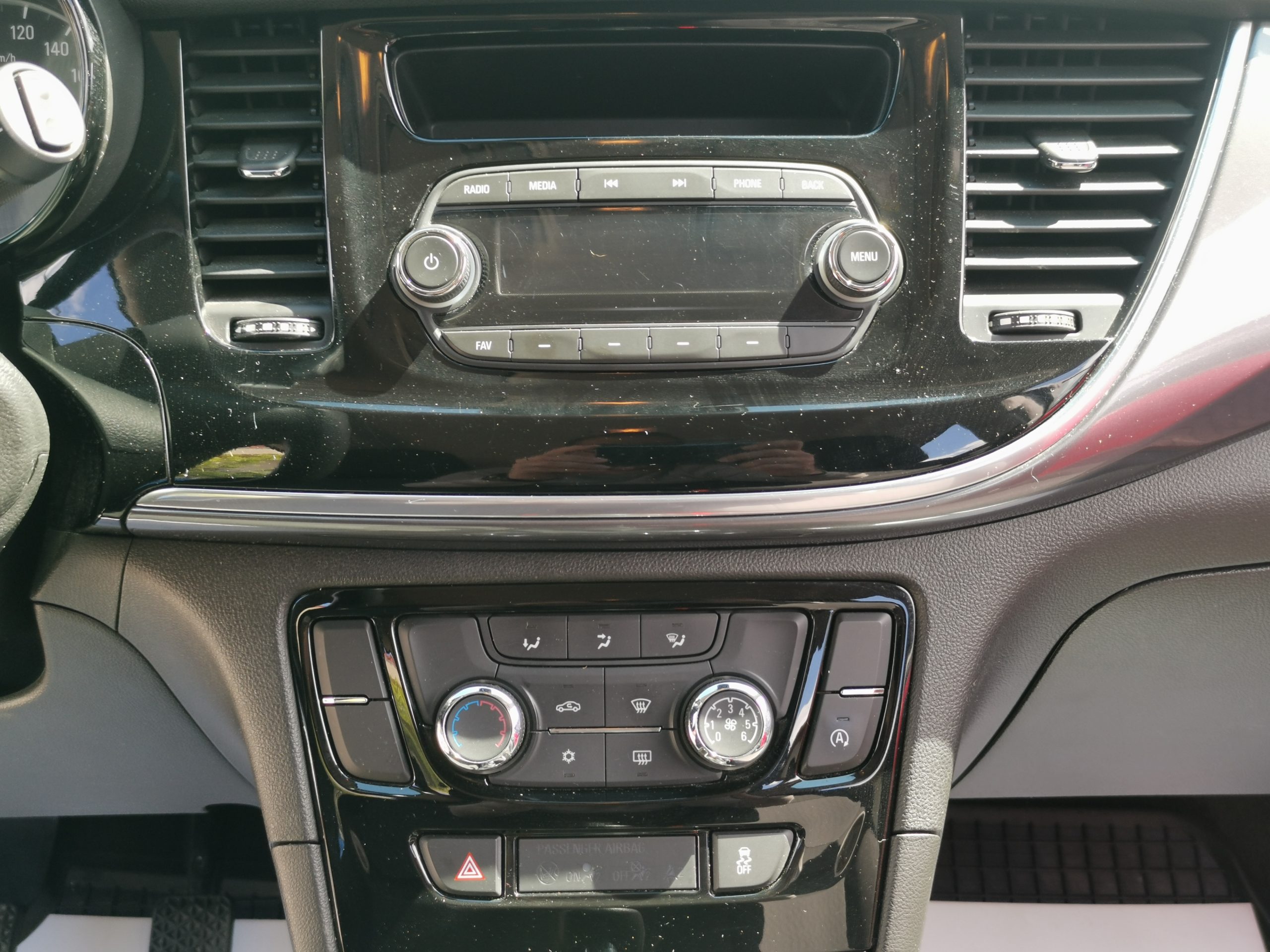 OPEL MOKKA X 1.6 Selection Start-Stop MO.-i. 1. Tulaj. Szervizkönyv! KLÍMA. VONÓHOROG. ELEKTROMOS ABLAK