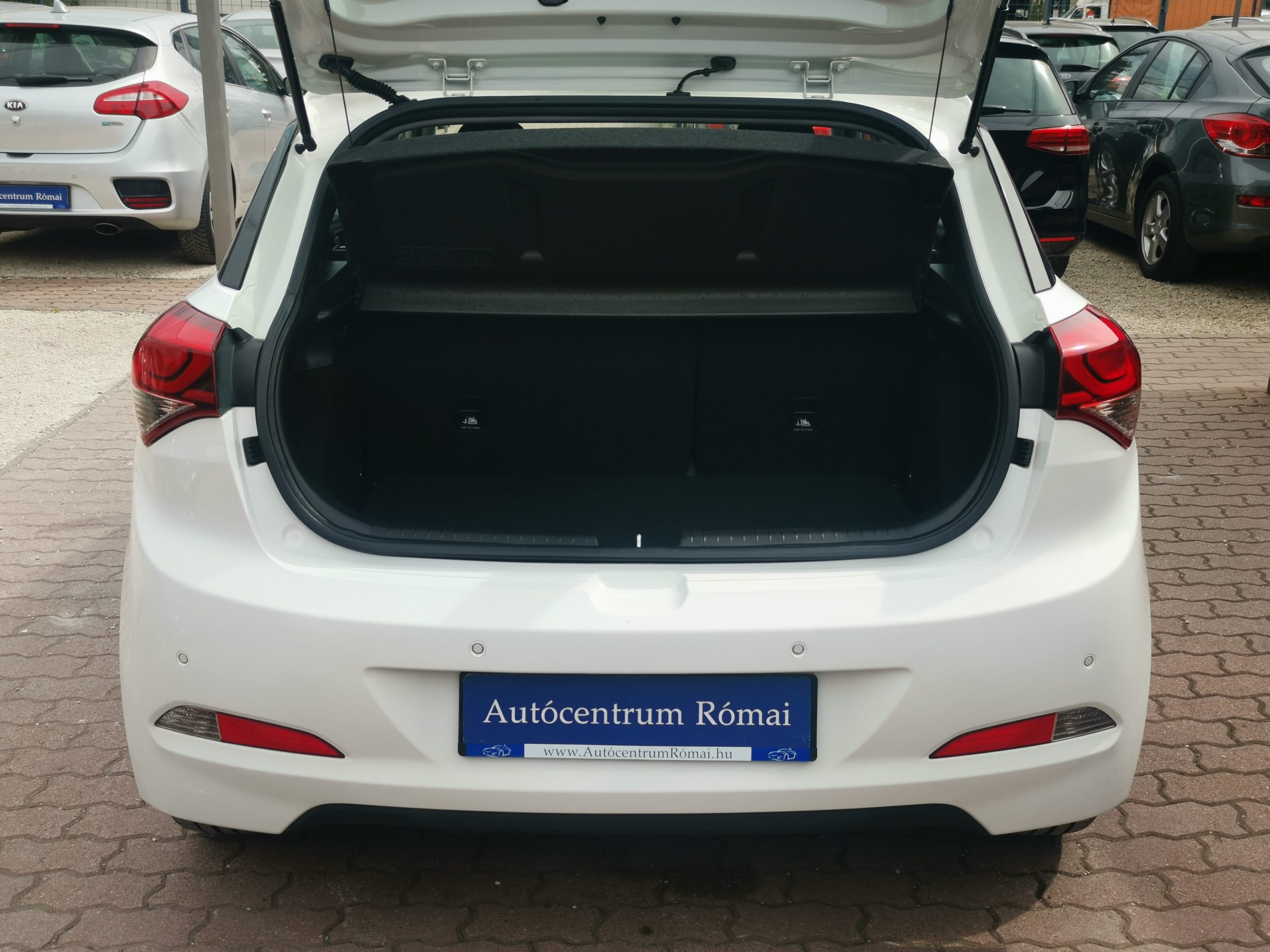 HYUNDAI I20 1.25i HP Go! 1. Tulaj. Szervizkönyv! ÜLÉSFŰTÉS. TEMPOMAT. PARKRADAR. KORMÁNYFŰTÉS