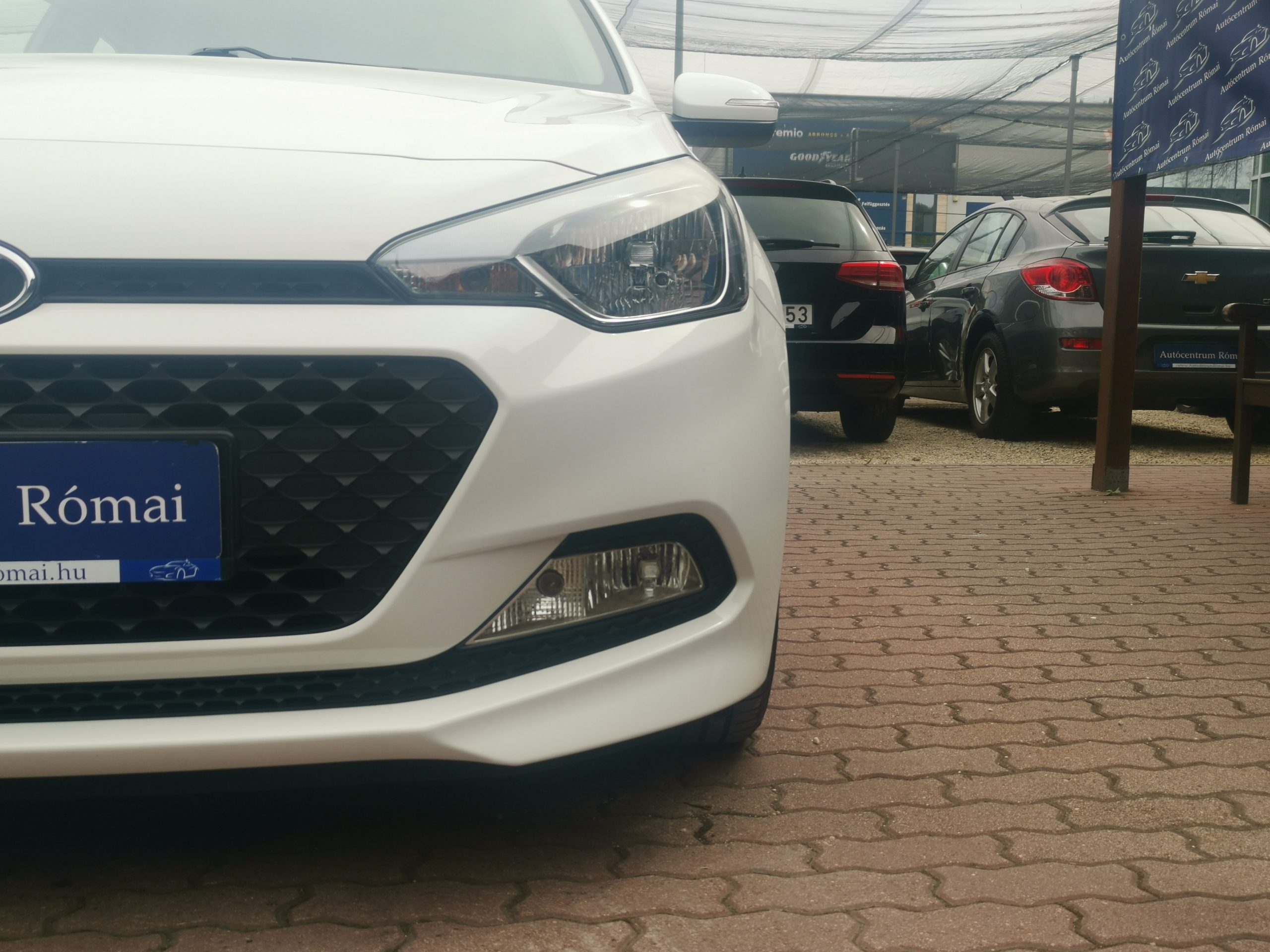 HYUNDAI I20 1.25i HP Go! 1. Tulaj. Szervizkönyv! ÜLÉSFŰTÉS. TEMPOMAT. PARKRADAR. KORMÁNYFŰTÉS