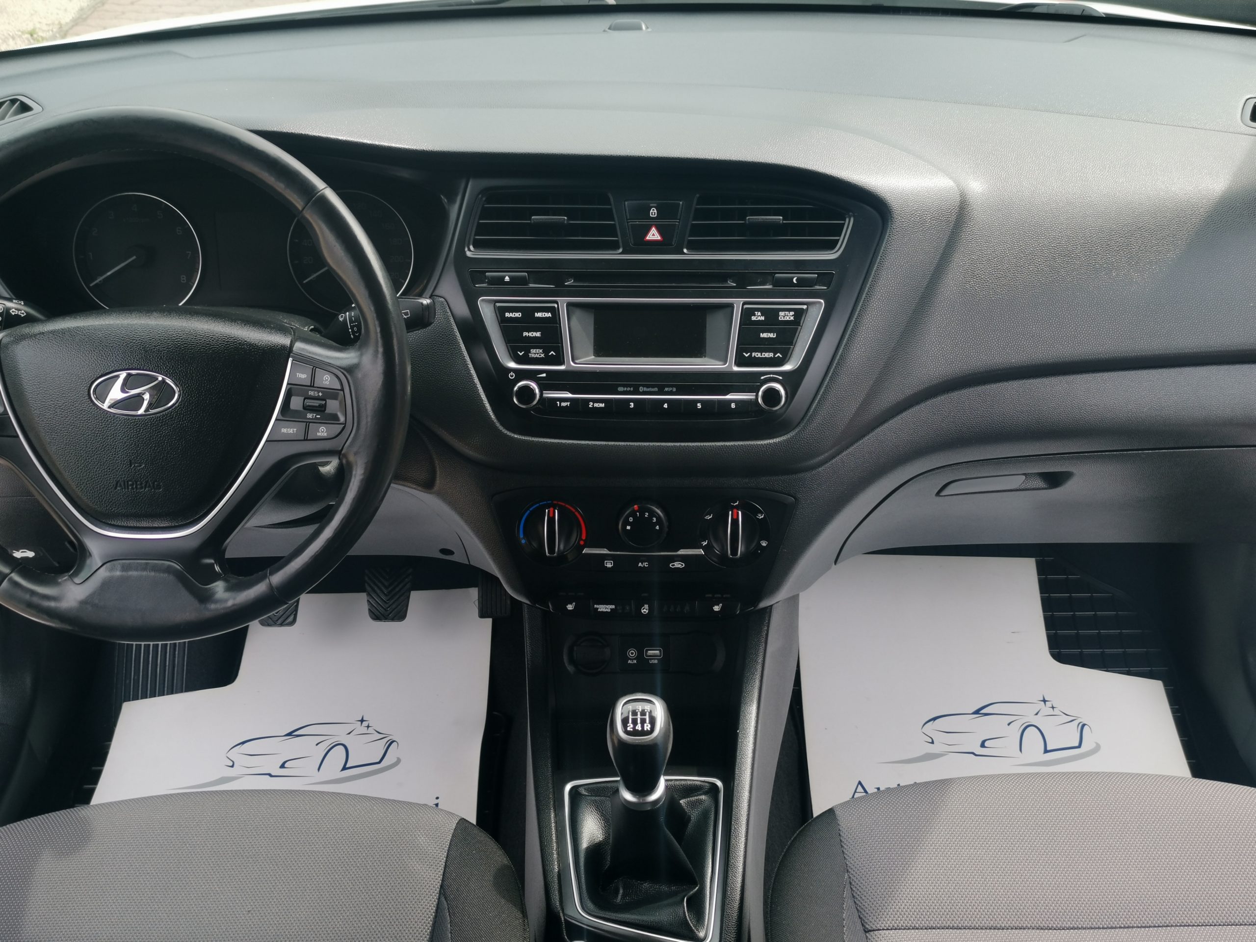 HYUNDAI I20 1.25i HP Go! 1. Tulaj. Szervizkönyv! ÜLÉSFŰTÉS. TEMPOMAT. PARKRADAR. KORMÁNYFŰTÉS