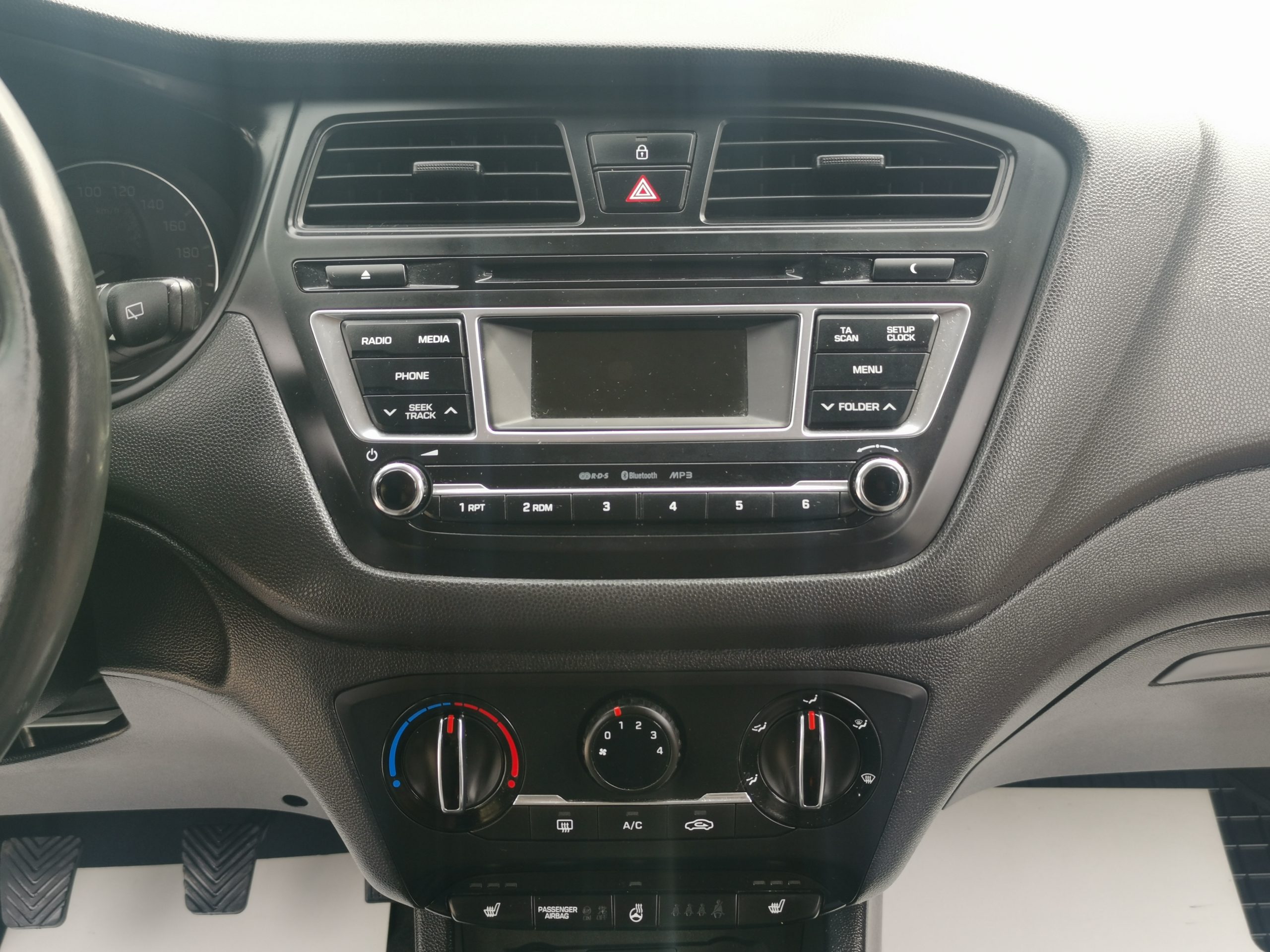 HYUNDAI I20 1.25i HP Go! 1. Tulaj. Szervizkönyv! ÜLÉSFŰTÉS. TEMPOMAT. PARKRADAR. KORMÁNYFŰTÉS