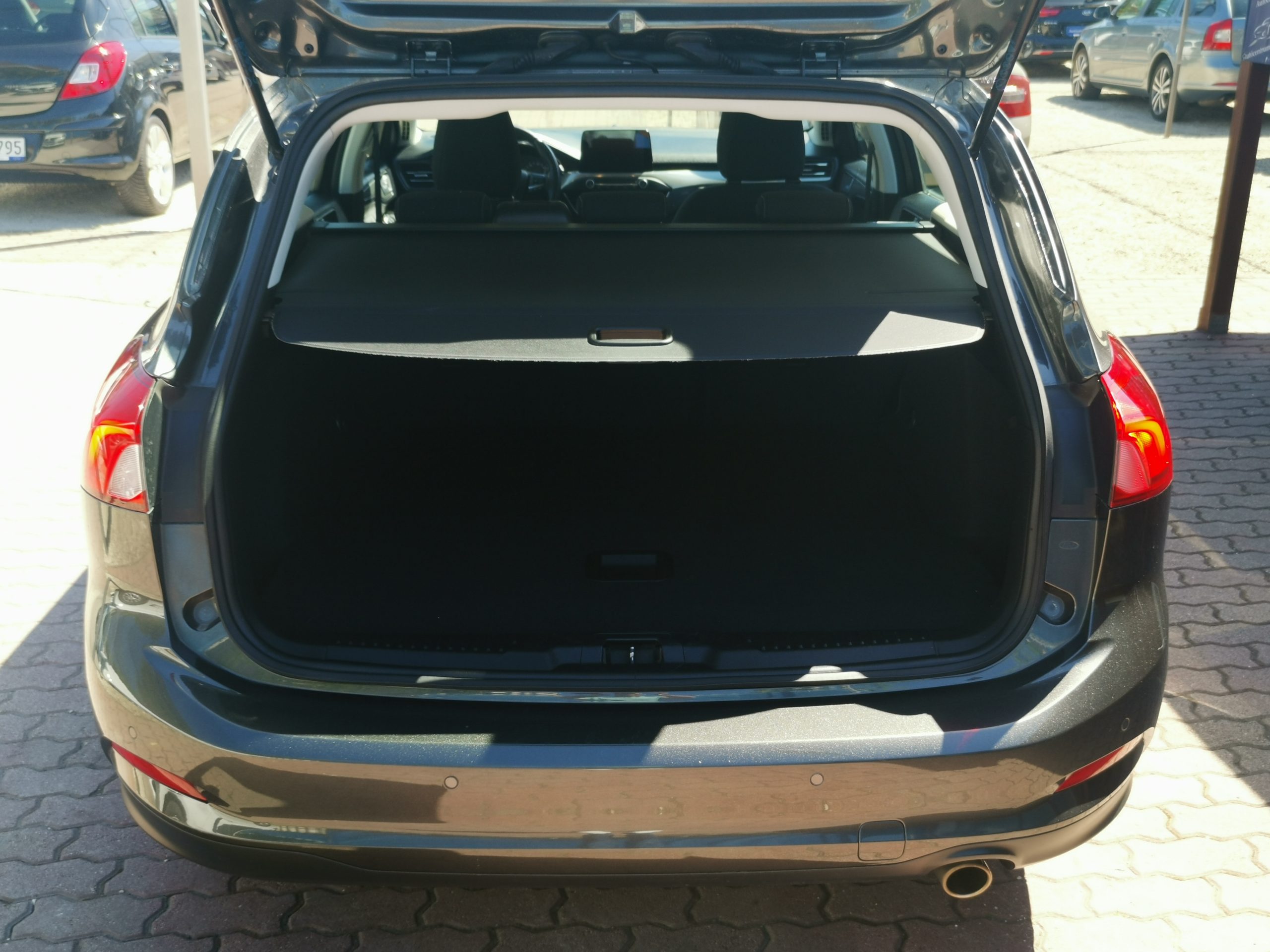 FORD FOCUS 1.0 EcoBoost mHEV Titanium MO.-i. 1. Tulaj. Szervizkönyv! NAVIGÁCIÓ. TEMPOMAT. ÜLÉSFŰTÉS. ALUFELNI