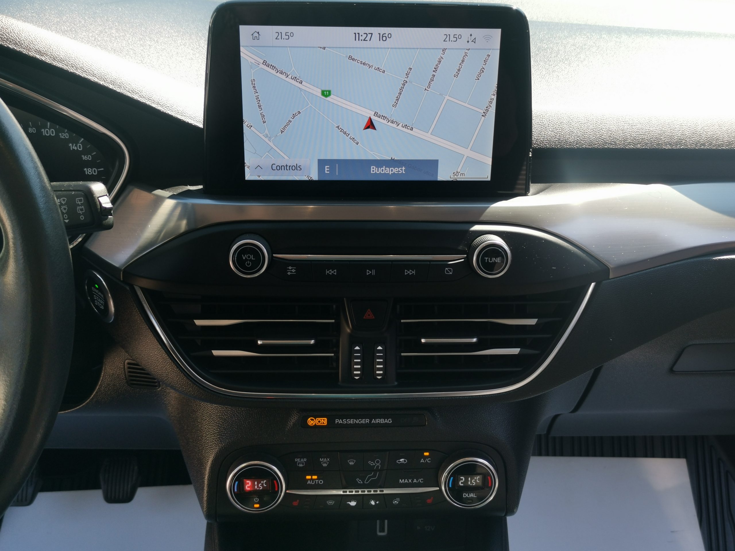 FORD FOCUS 1.0 EcoBoost mHEV Titanium MO.-i. 1. Tulaj. Szervizkönyv! NAVIGÁCIÓ. TEMPOMAT. ÜLÉSFŰTÉS. ALUFELNI