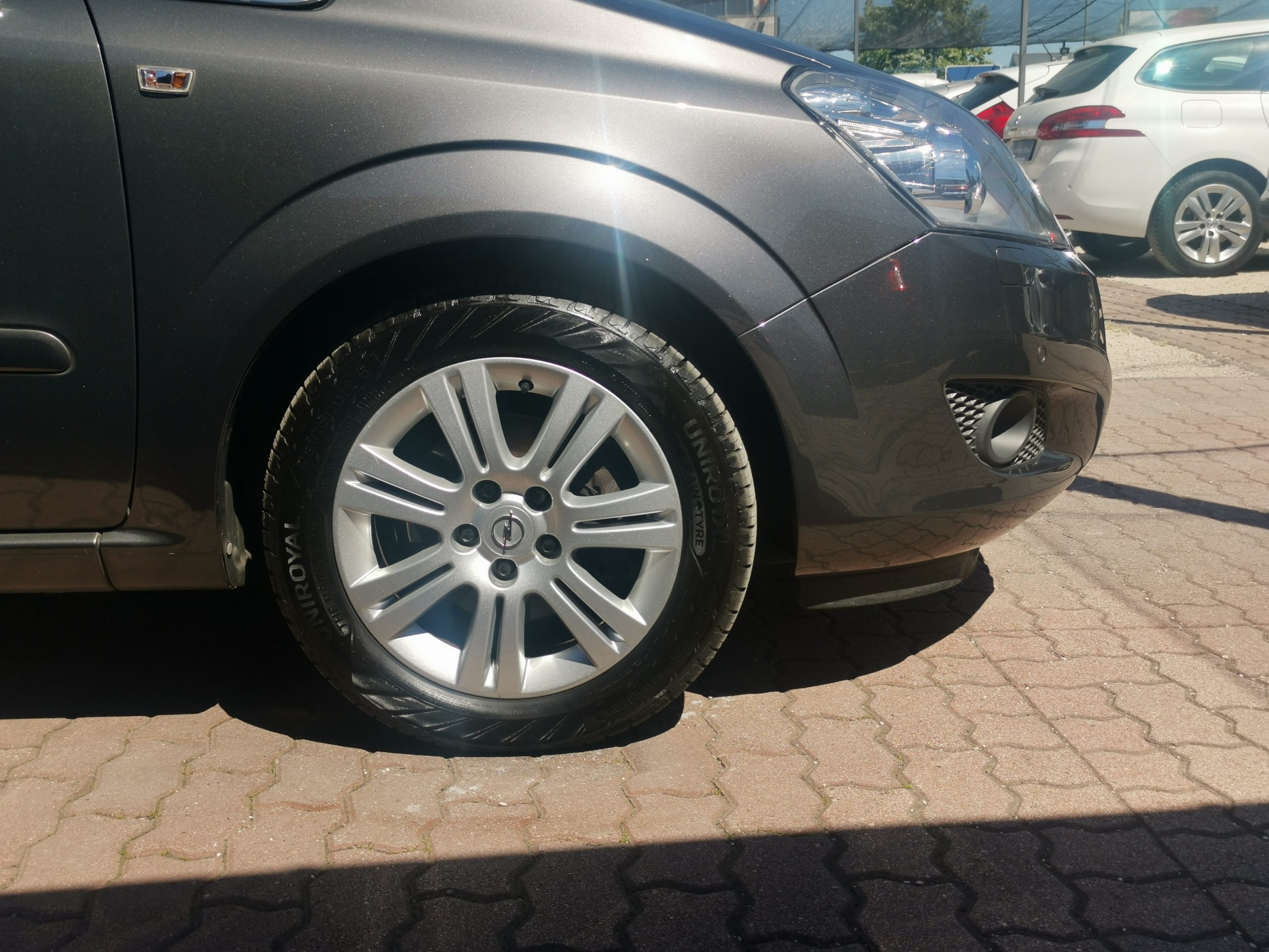 OPEL ZAFIRA B 1.8 Enjoy 2. Tulaj. Szervizkönyv! XENON. TEMPOMAT. ÜLÉSFŰTÉS. PARKRADAR
