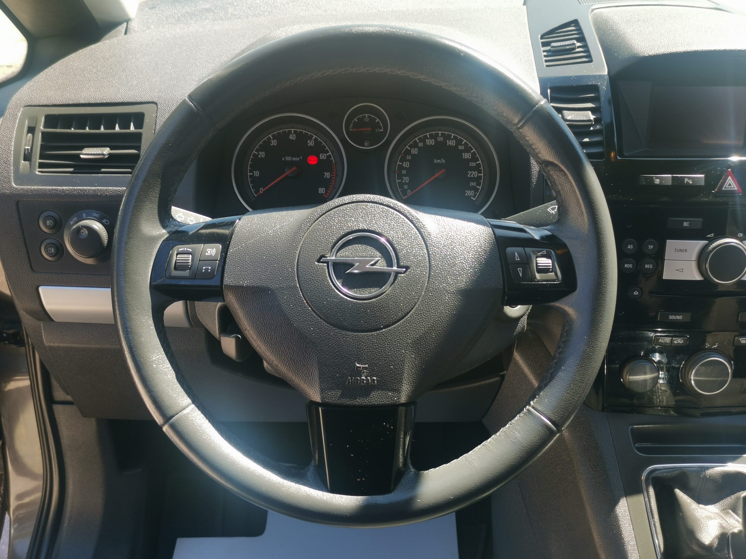 OPEL ZAFIRA B 1.8 Enjoy 2. Tulaj. Szervizkönyv! XENON. TEMPOMAT. ÜLÉSFŰTÉS. PARKRADAR