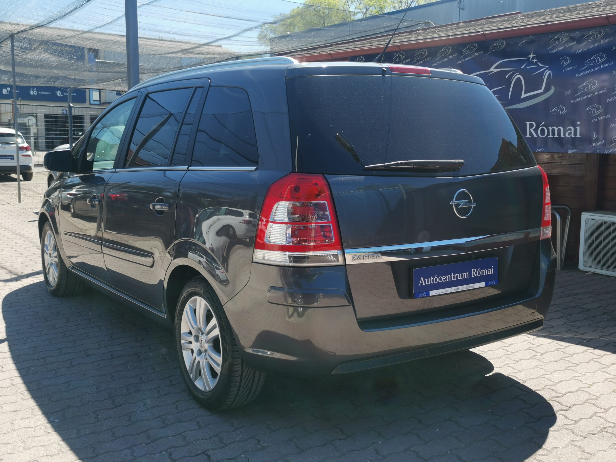 OPEL ZAFIRA B 1.8 Enjoy 2. Tulaj. Szervizkönyv! XENON. TEMPOMAT. ÜLÉSFŰTÉS. PARKRADAR