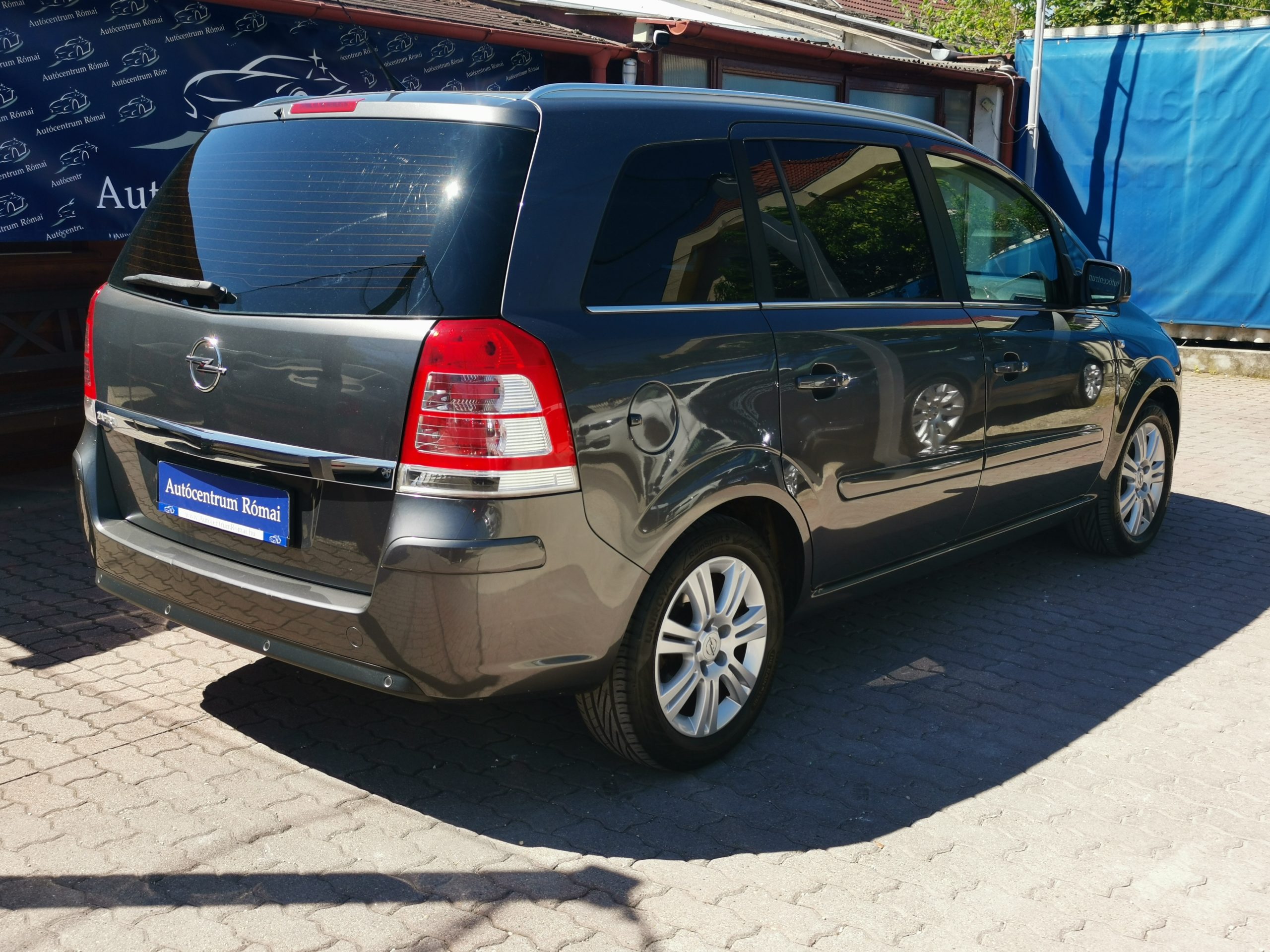 OPEL ZAFIRA B 1.8 Enjoy 2. Tulaj. Szervizkönyv! XENON. TEMPOMAT. ÜLÉSFŰTÉS. PARKRADAR