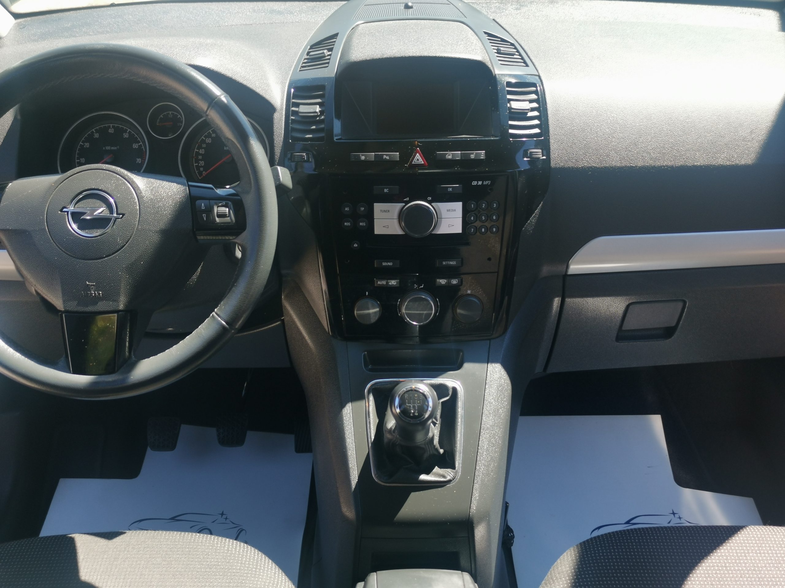 OPEL ZAFIRA B 1.8 Enjoy 2. Tulaj. Szervizkönyv! XENON. TEMPOMAT. ÜLÉSFŰTÉS. PARKRADAR