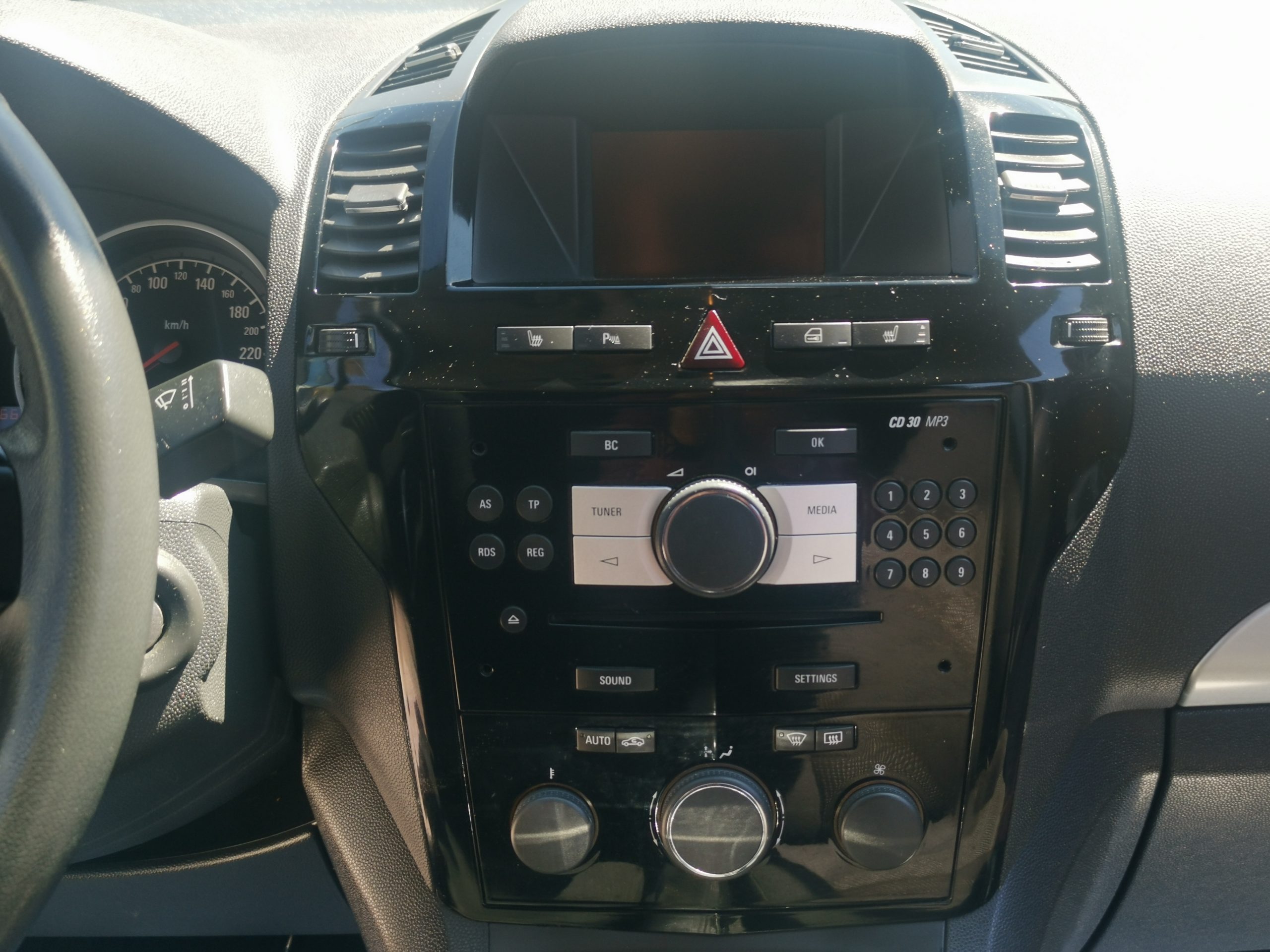 OPEL ZAFIRA B 1.8 Enjoy 2. Tulaj. Szervizkönyv! XENON. TEMPOMAT. ÜLÉSFŰTÉS. PARKRADAR