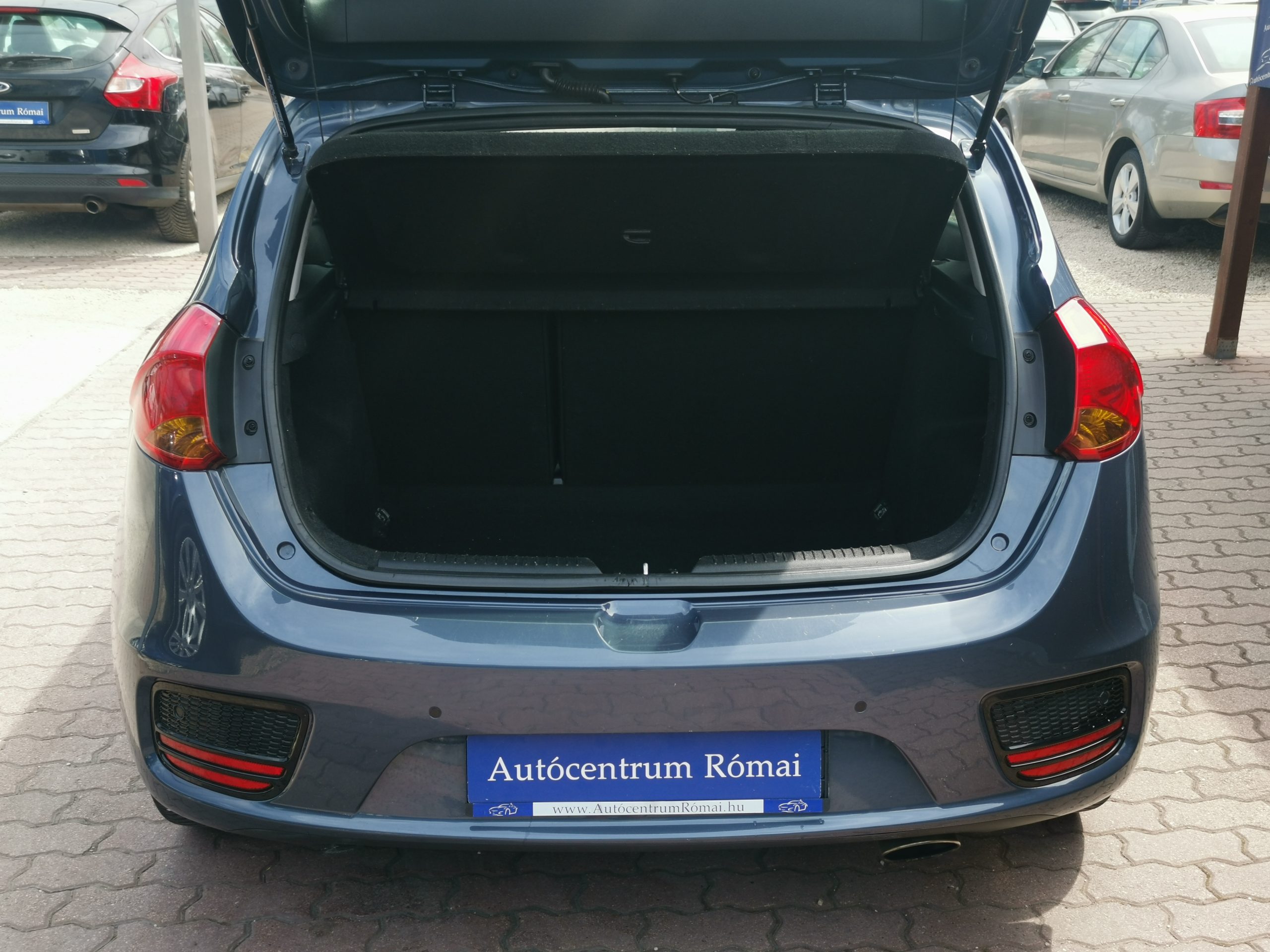 KIA CEE'D 1.6 GDI UEFA 2. Tulaj. DIGIT KLÍMA. NAVIGÁCIÓ. KAMERA. TEMPOMAT