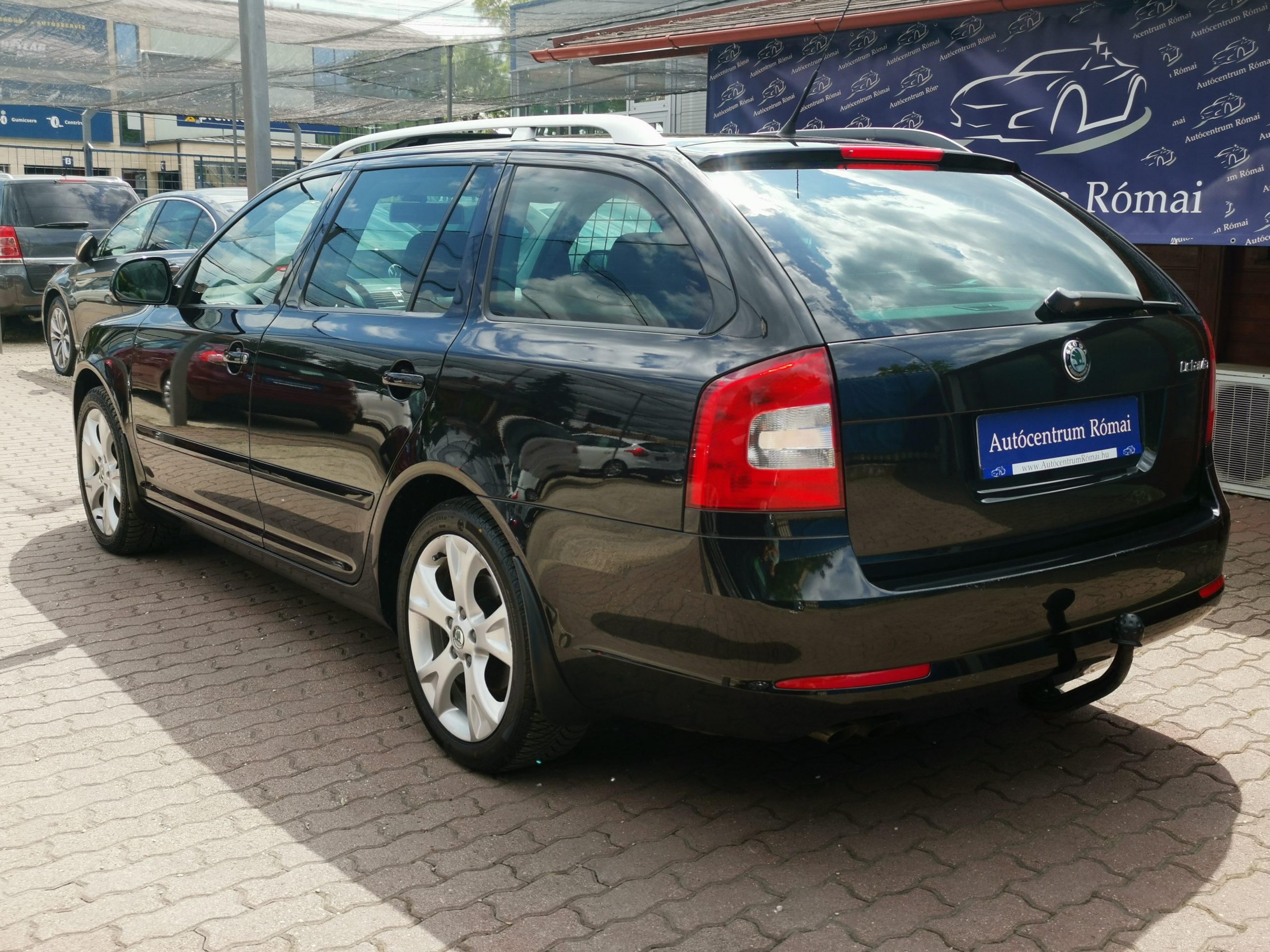 SKODA OCTAVIA Combi 1.4 TSI Elegance DSG 2. Tulaj. Szervizkönyv! NAPFÉNYTETŐ. FÉLBŐR BELSŐ. XENON. VONÓHOROG