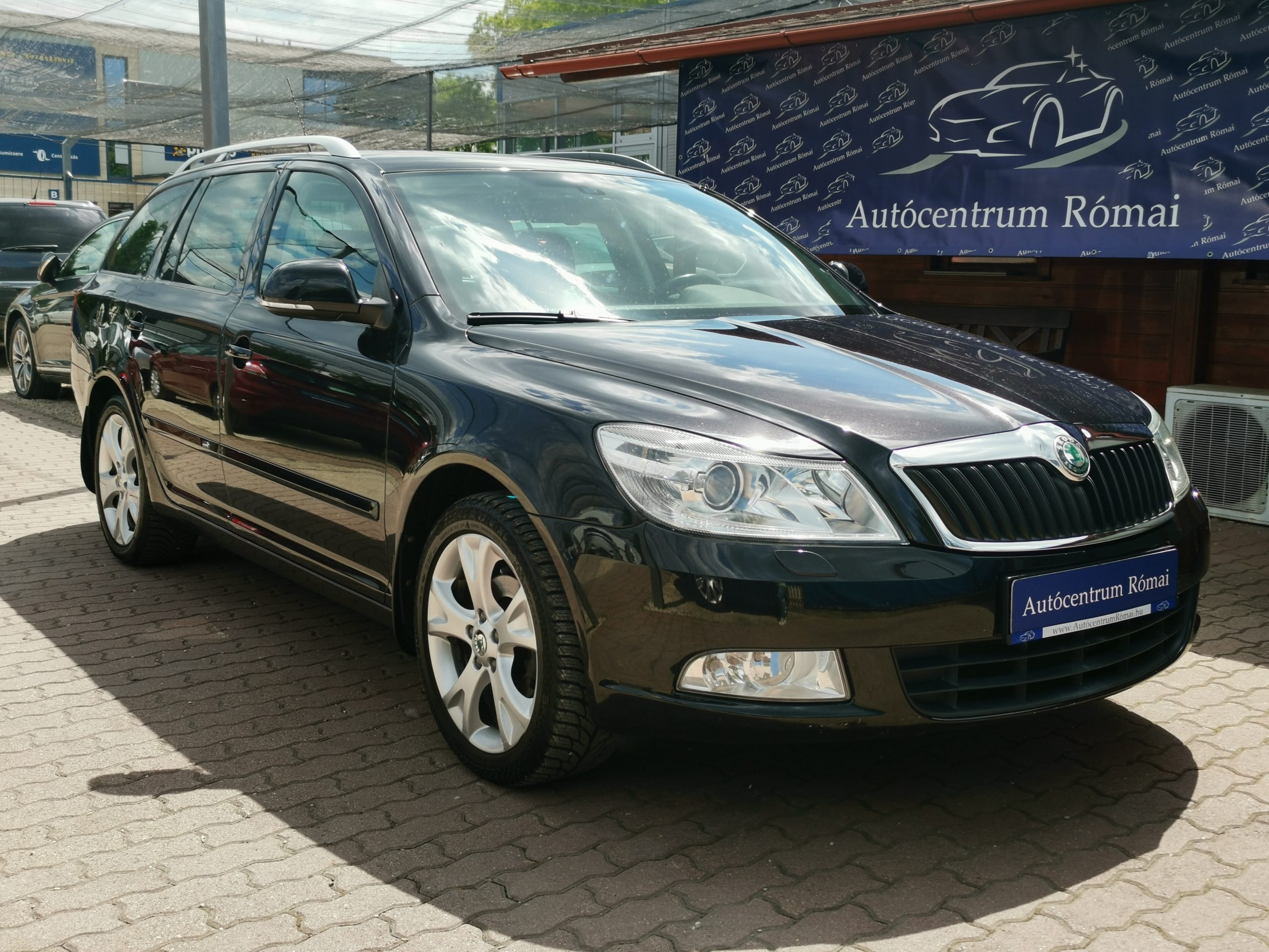 SKODA OCTAVIA Combi 1.4 TSI Elegance DSG 2. Tulaj. Szervizkönyv! NAPFÉNYTETŐ. FÉLBŐR BELSŐ. XENON. VONÓHOROG