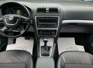 SKODA OCTAVIA Combi 1.4 TSI Elegance DSG 2. Tulaj. Szervizkönyv! NAPFÉNYTETŐ. FÉLBŐR BELSŐ. XENON. VONÓHOROG