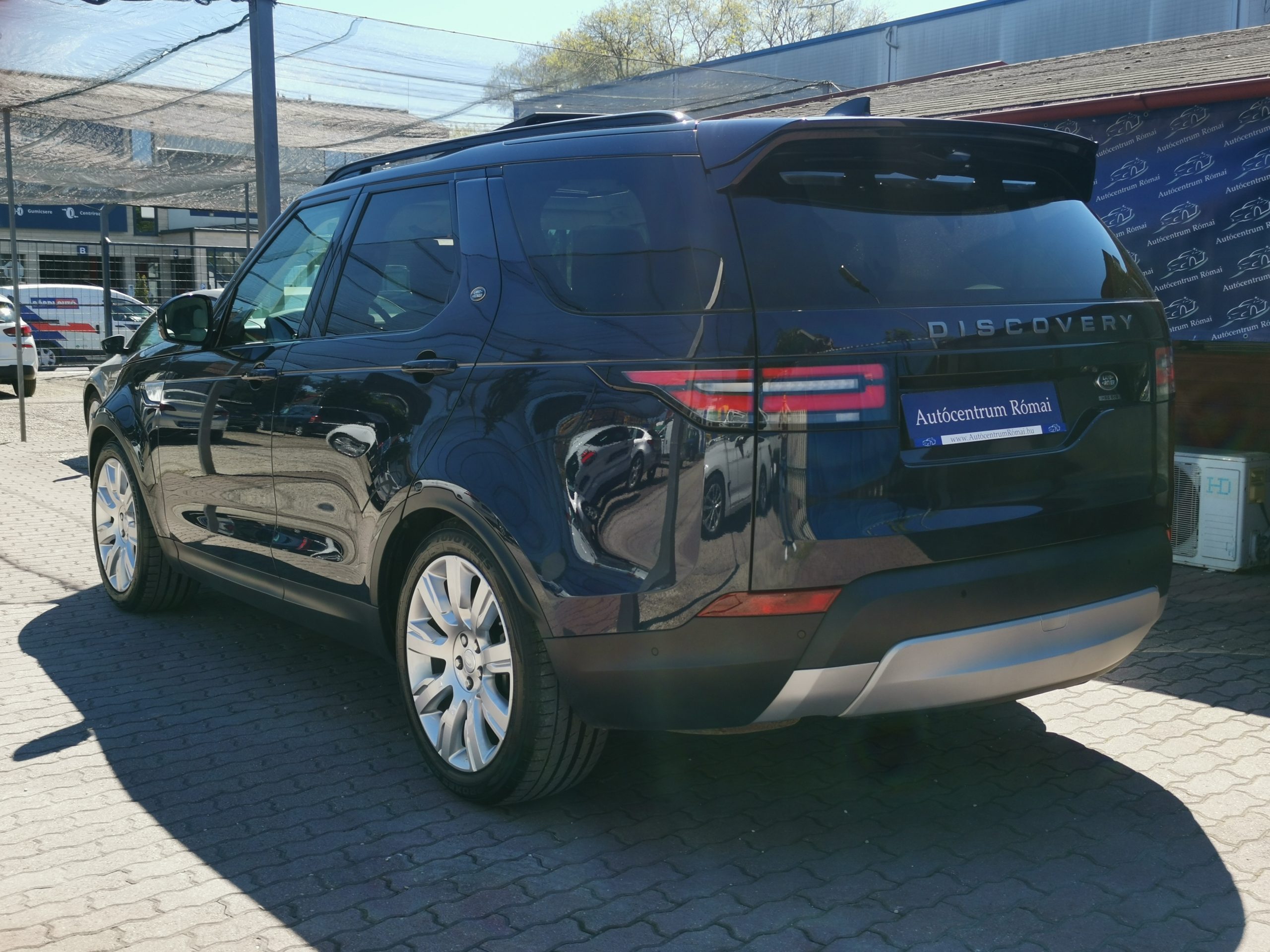 LAND ROVER DISCOVERY 3.0 SDV6 HSE Luxury (Automata) [7 személyes ] MO.-i. 1. Tulaj. 51.000km! BŐRBELSŐ. LED. PANORÁMA TETŐ. VONÓHOROG