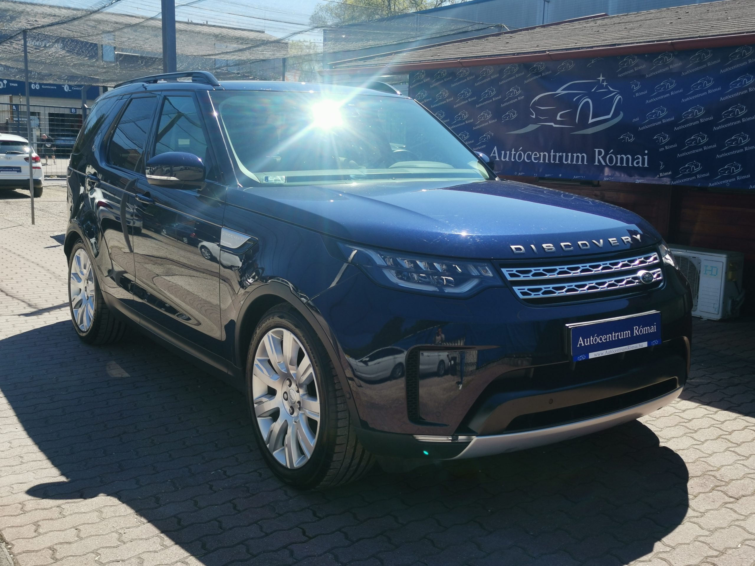LAND ROVER DISCOVERY 3.0 SDV6 HSE Luxury (Automata) [7 személyes ] MO.-i. 1. Tulaj. 51.000km! BŐRBELSŐ. LED. PANORÁMA TETŐ. VONÓHOROG