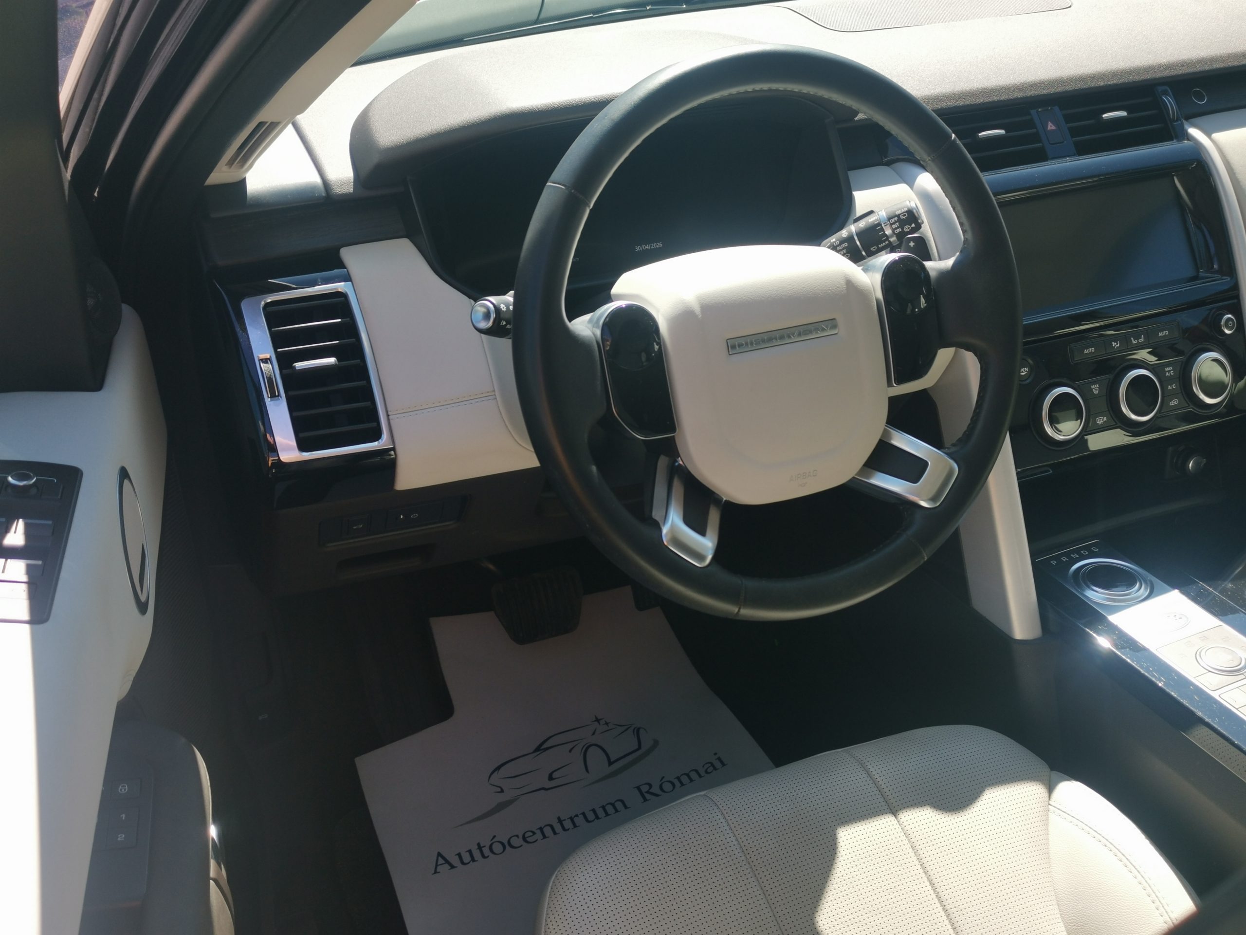 LAND ROVER DISCOVERY 3.0 SDV6 HSE Luxury (Automata) [7 személyes ] MO.-i. 1. Tulaj. 51.000km! BŐRBELSŐ. LED. PANORÁMA TETŐ. VONÓHOROG